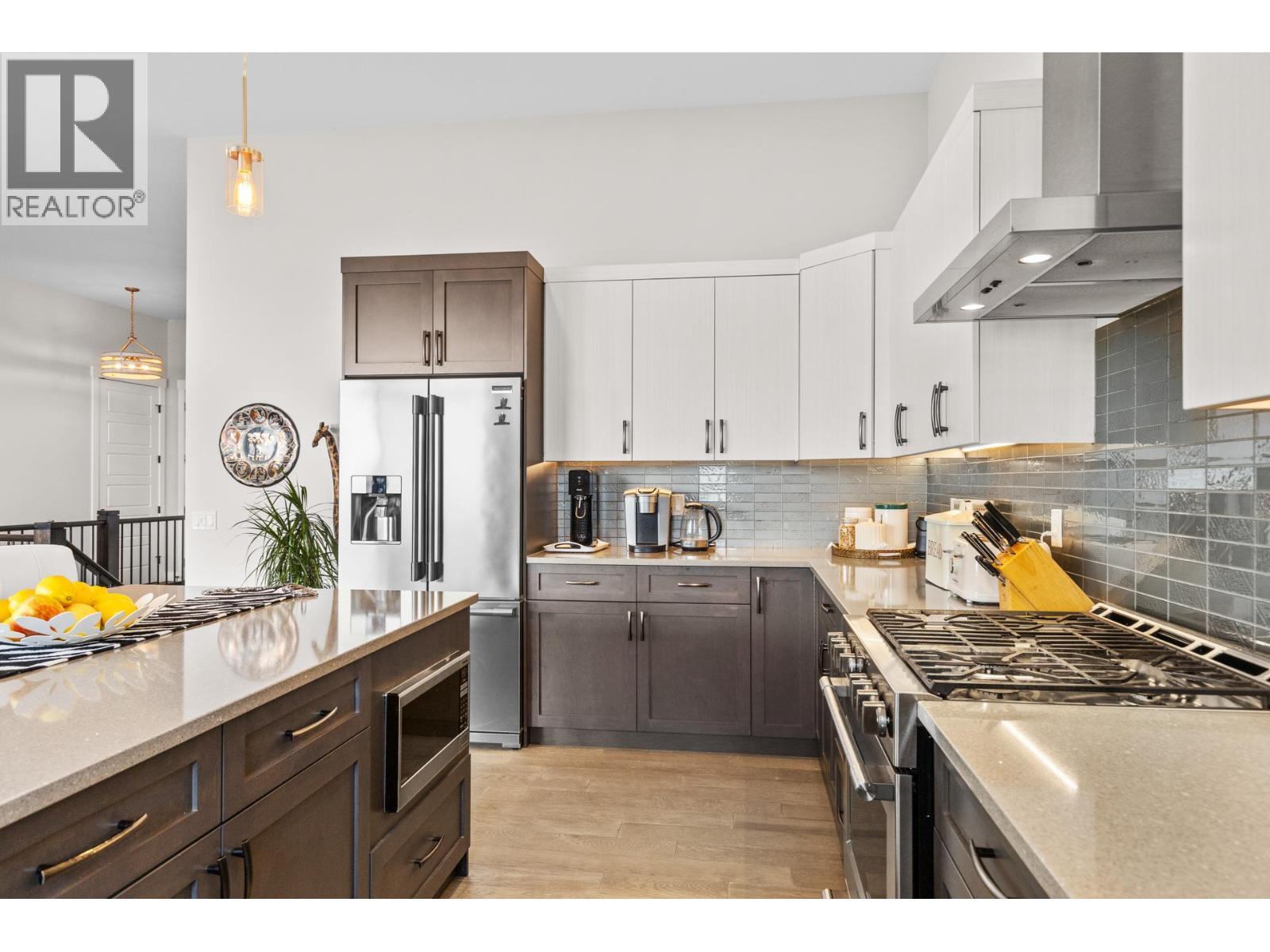 5056 Turtle Pond Place, Vernon, BC - Indoor Photo Showing Kitchen With Upgraded Kitchen