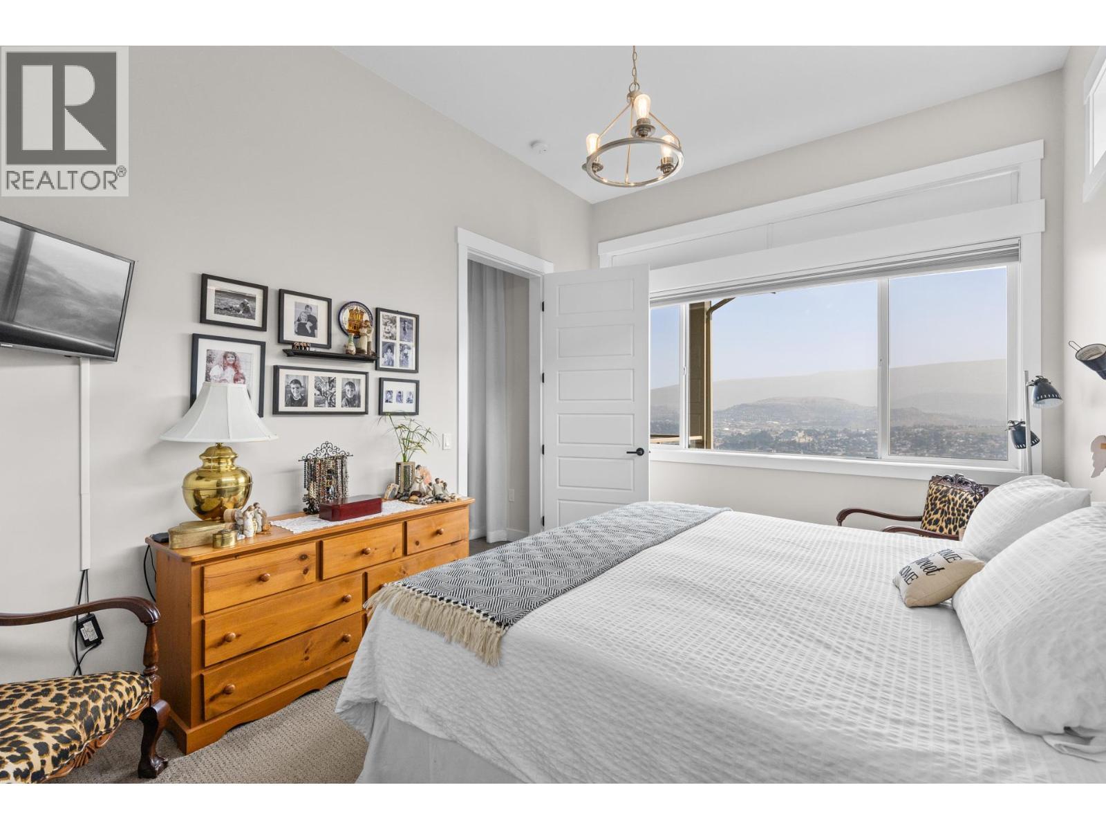 5056 Turtle Pond Place, Vernon, BC - Indoor Photo Showing Bedroom