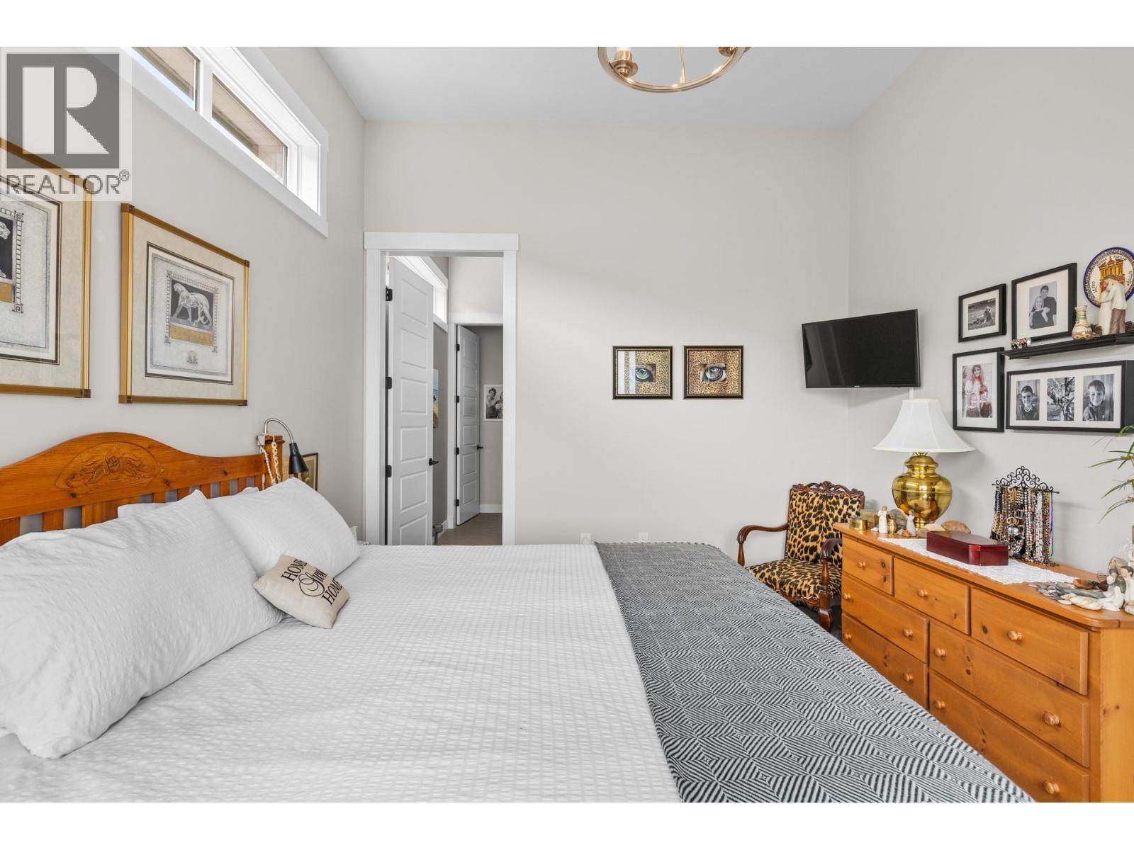 5056 Turtle Pond Place, Vernon, BC - Indoor Photo Showing Bedroom