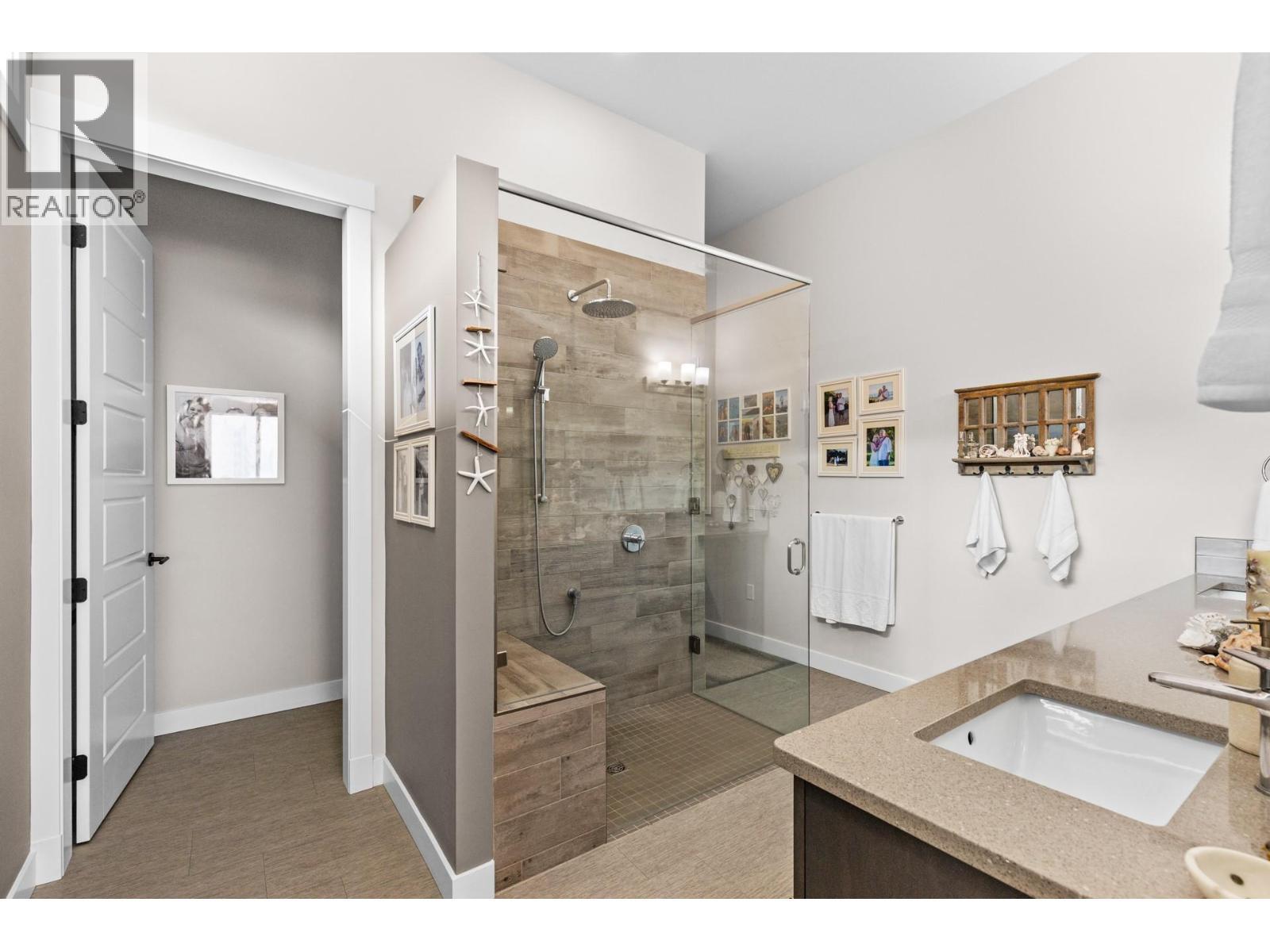 5056 Turtle Pond Place, Vernon, BC - Indoor Photo Showing Bathroom