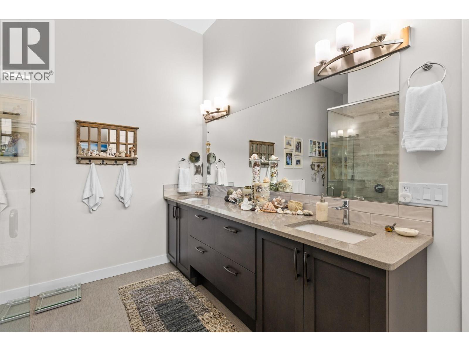 5056 Turtle Pond Place, Vernon, BC - Indoor Photo Showing Bathroom