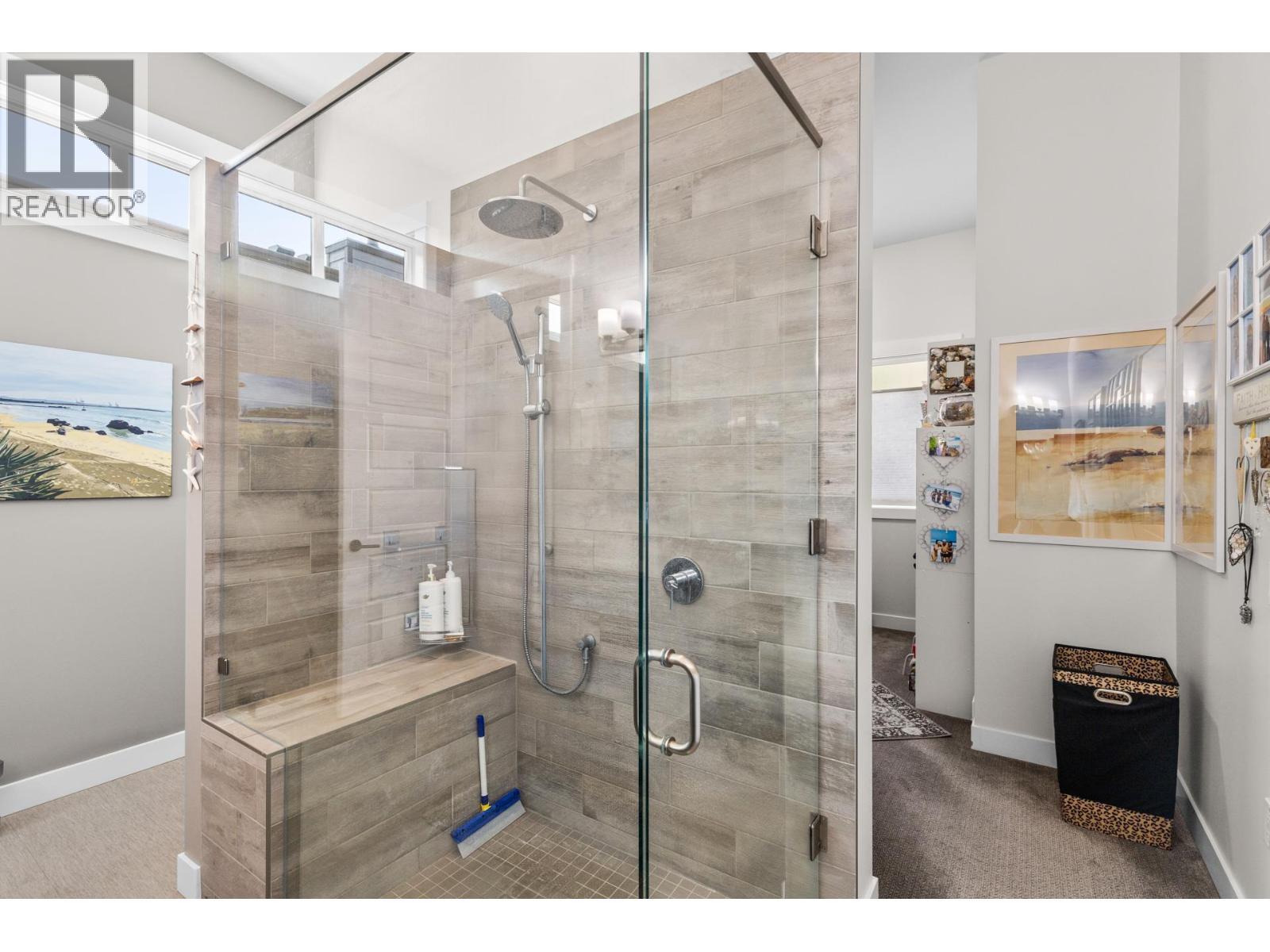 5056 Turtle Pond Place, Vernon, BC - Indoor Photo Showing Bathroom