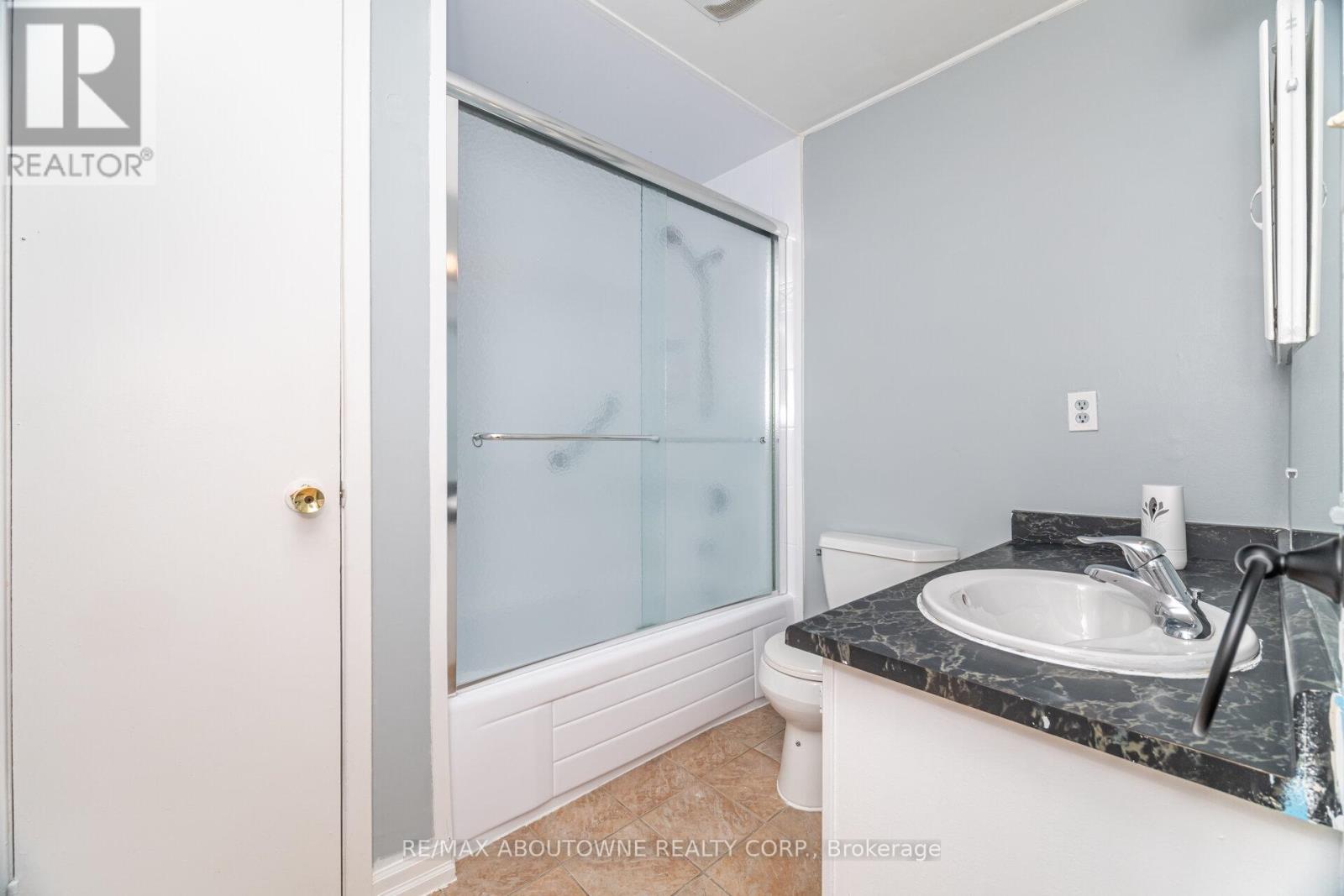 106 - 2779 Gananoque Drive, Mississauga, ON - Indoor Photo Showing Bathroom