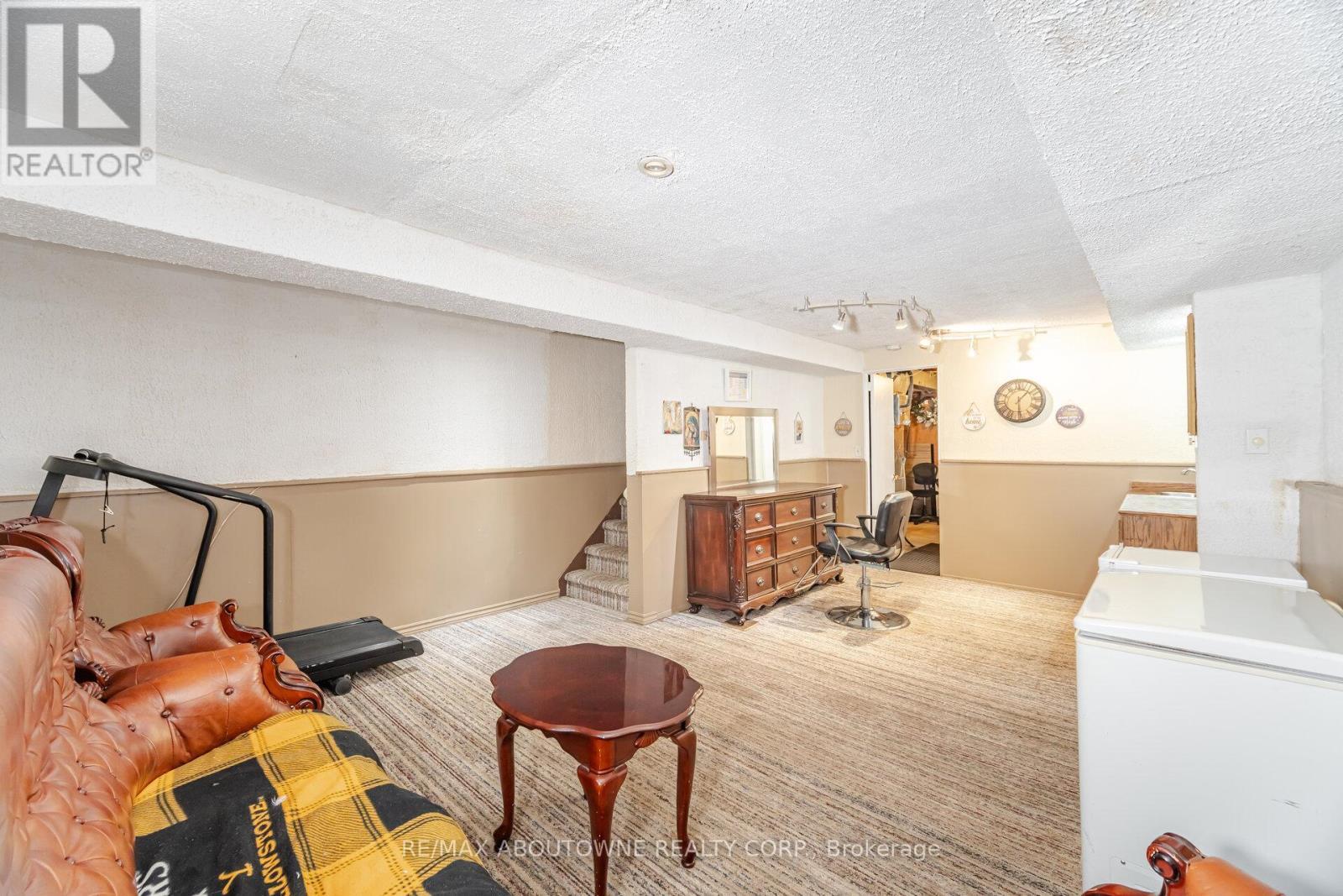 106 - 2779 Gananoque Drive, Mississauga, ON - Indoor Photo Showing Laundry Room