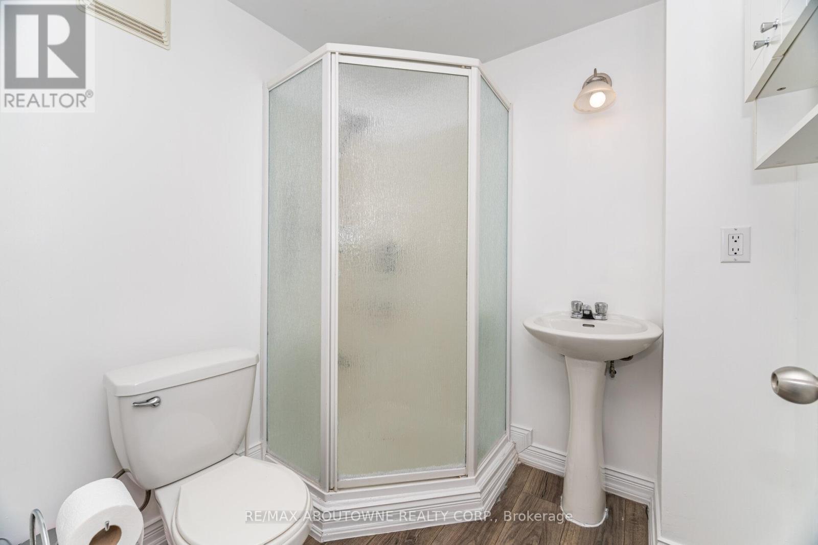 106 - 2779 Gananoque Drive, Mississauga, ON - Indoor Photo Showing Bathroom
