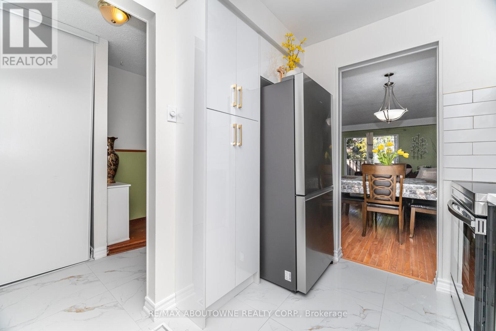 106 - 2779 Gananoque Drive, Mississauga, ON - Indoor