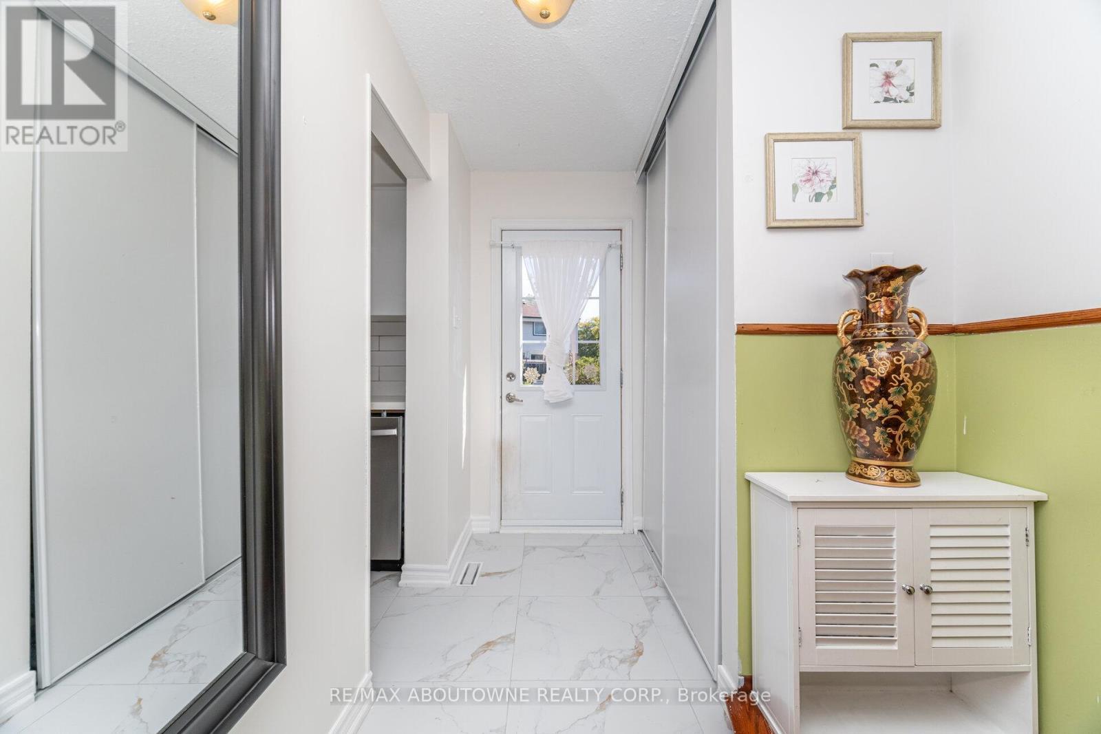 106 - 2779 Gananoque Drive, Mississauga, ON - Indoor Photo Showing Other Room