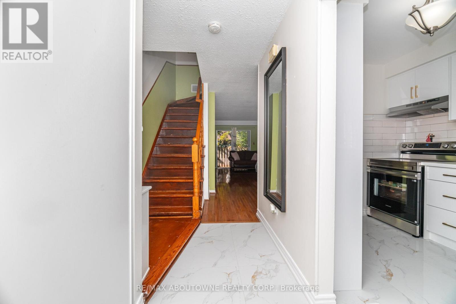 106 - 2779 Gananoque Drive, Mississauga, ON - Indoor