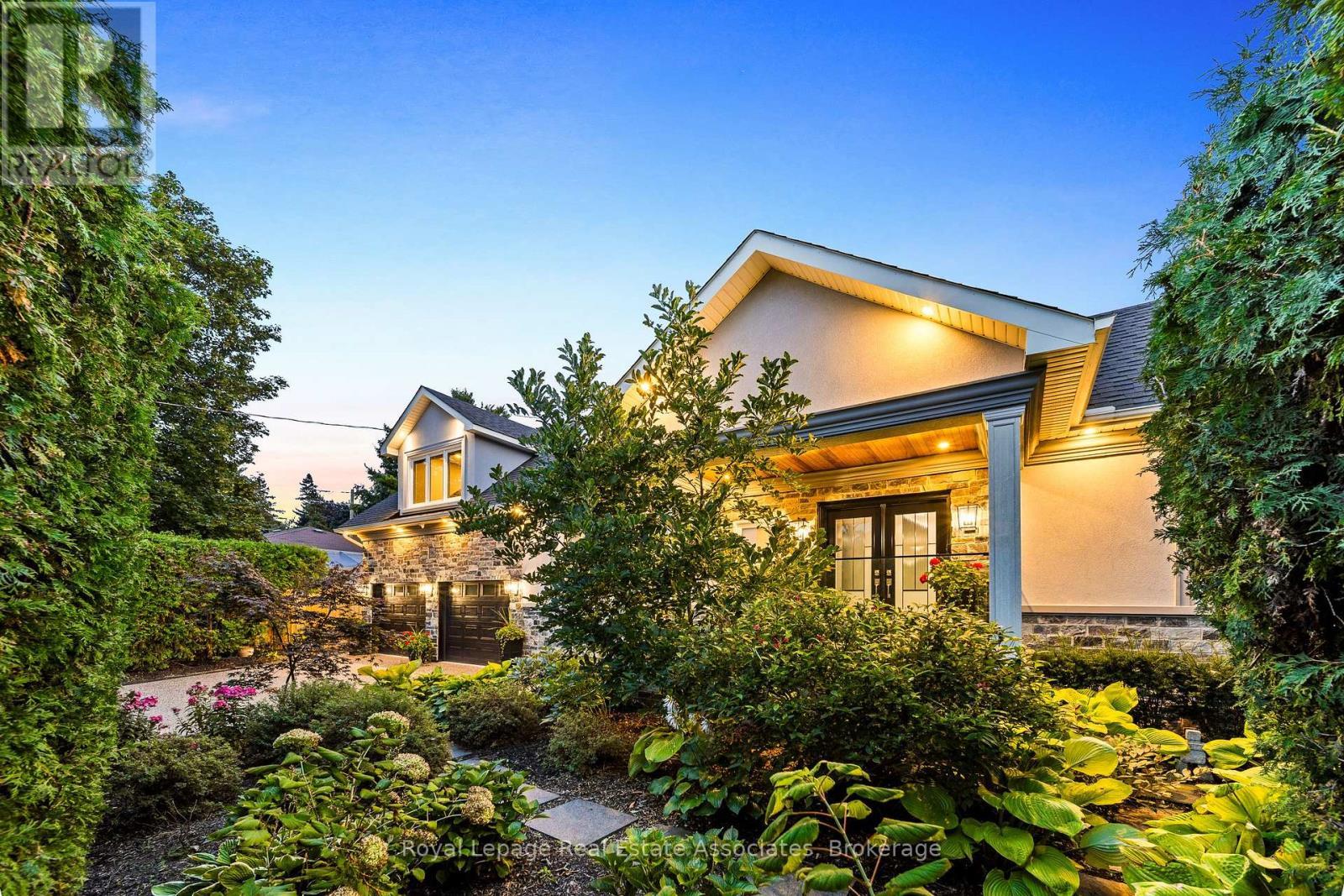 96 Delrex Boulevard, Halton Hills, ON - Outdoor