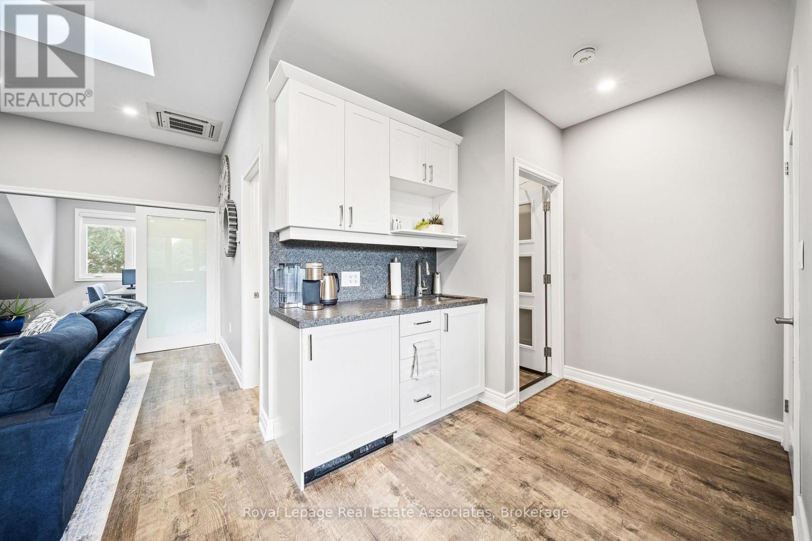 96 Delrex Boulevard, Halton Hills, ON - Indoor Photo Showing Kitchen