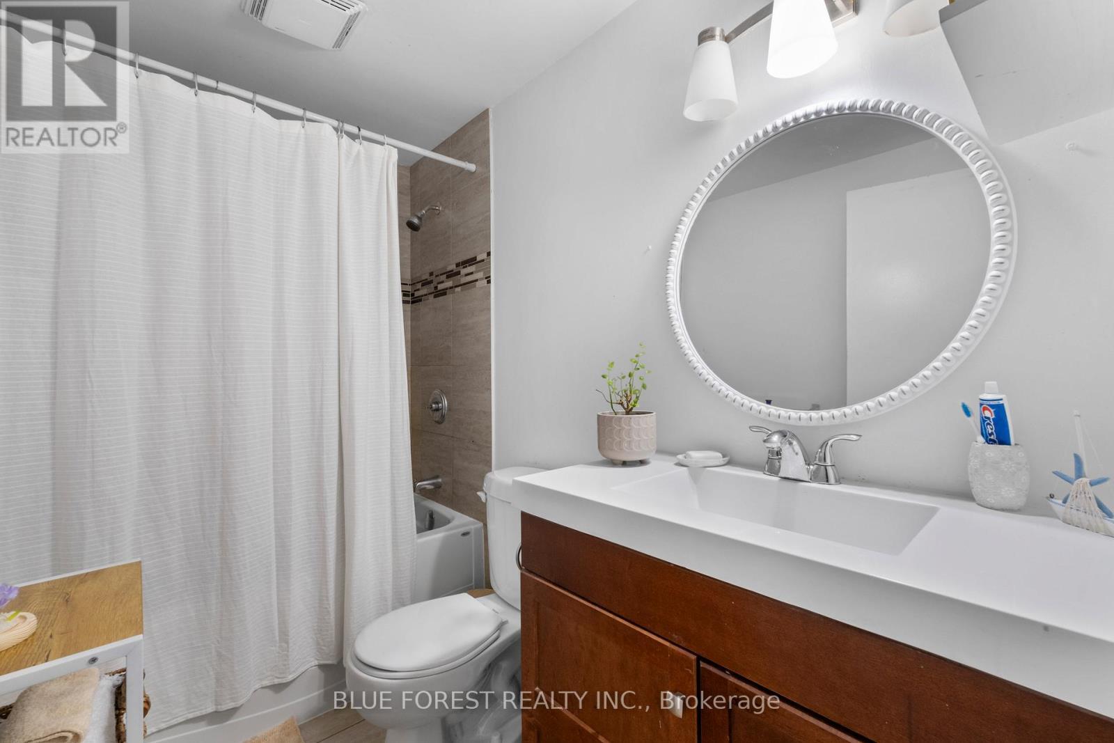 18 - 166 Southdale Road W, London South (South O), ON - Indoor Photo Showing Bathroom