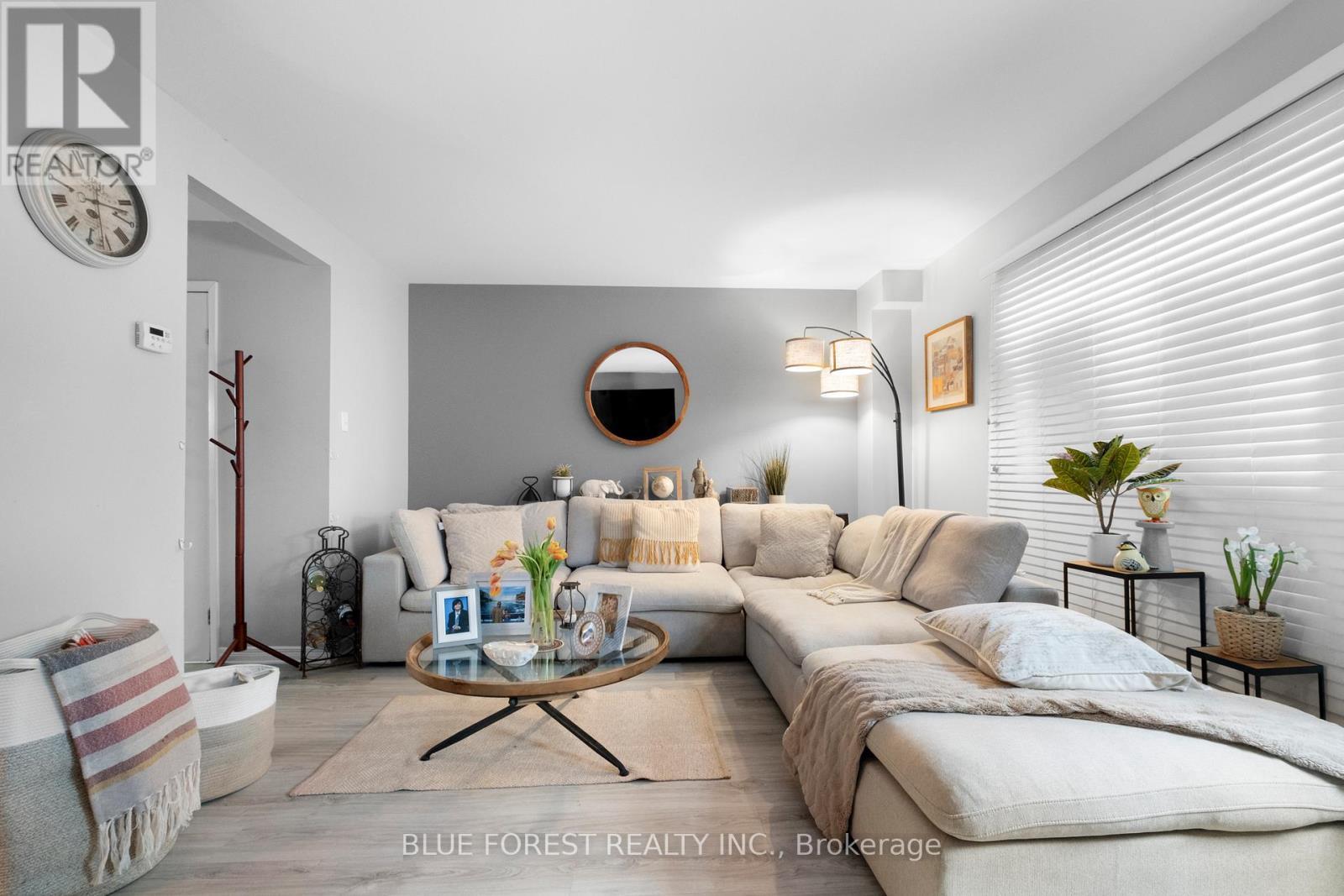 18 - 166 Southdale Road W, London South (South O), ON - Indoor Photo Showing Living Room