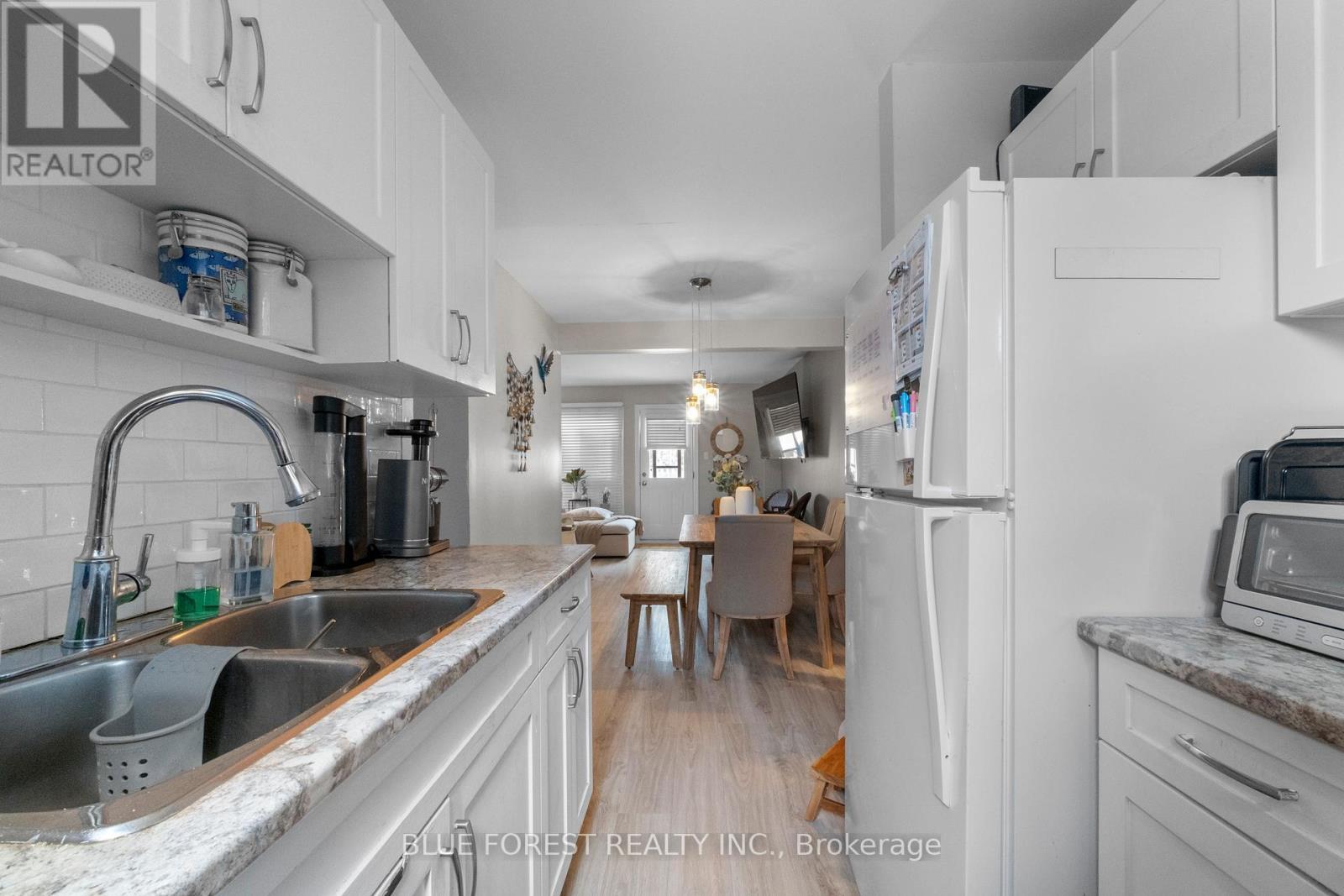 18 - 166 Southdale Road W, London South (South O), ON - Indoor Photo Showing Kitchen With Double Sink