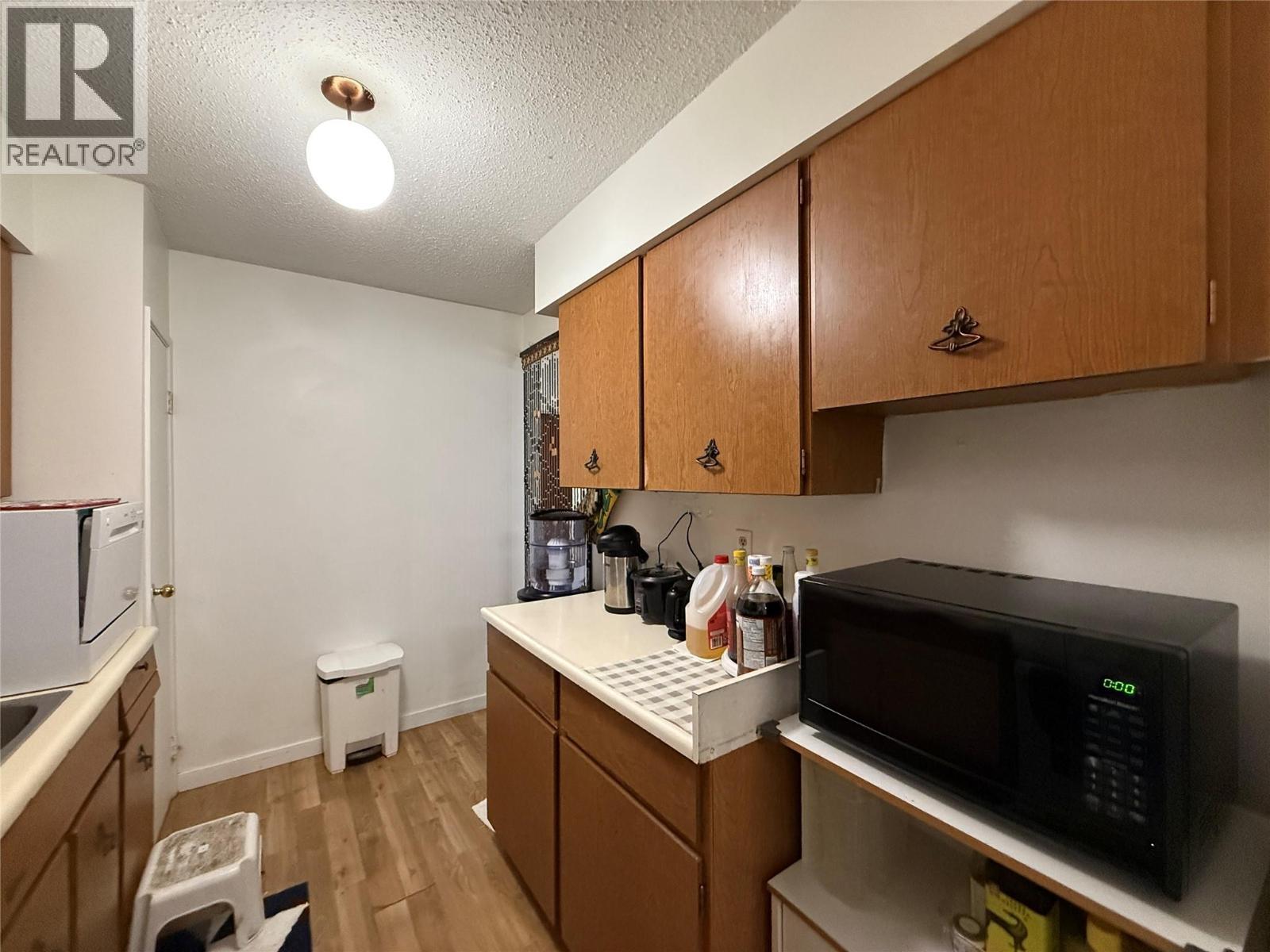455 Richards Street W, Nelson, BC - Indoor Photo Showing Kitchen