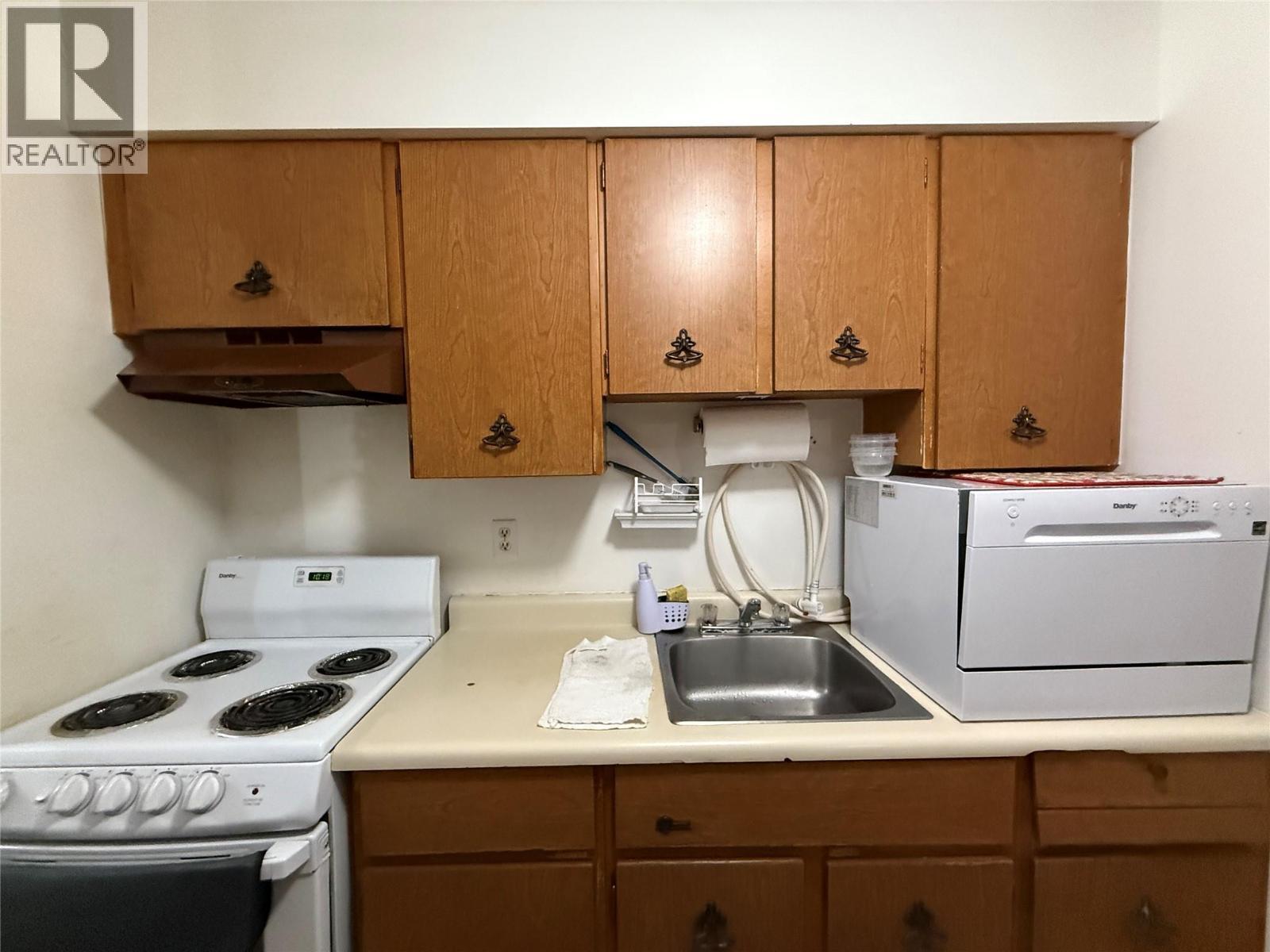 455 Richards Street W, Nelson, BC - Indoor Photo Showing Kitchen