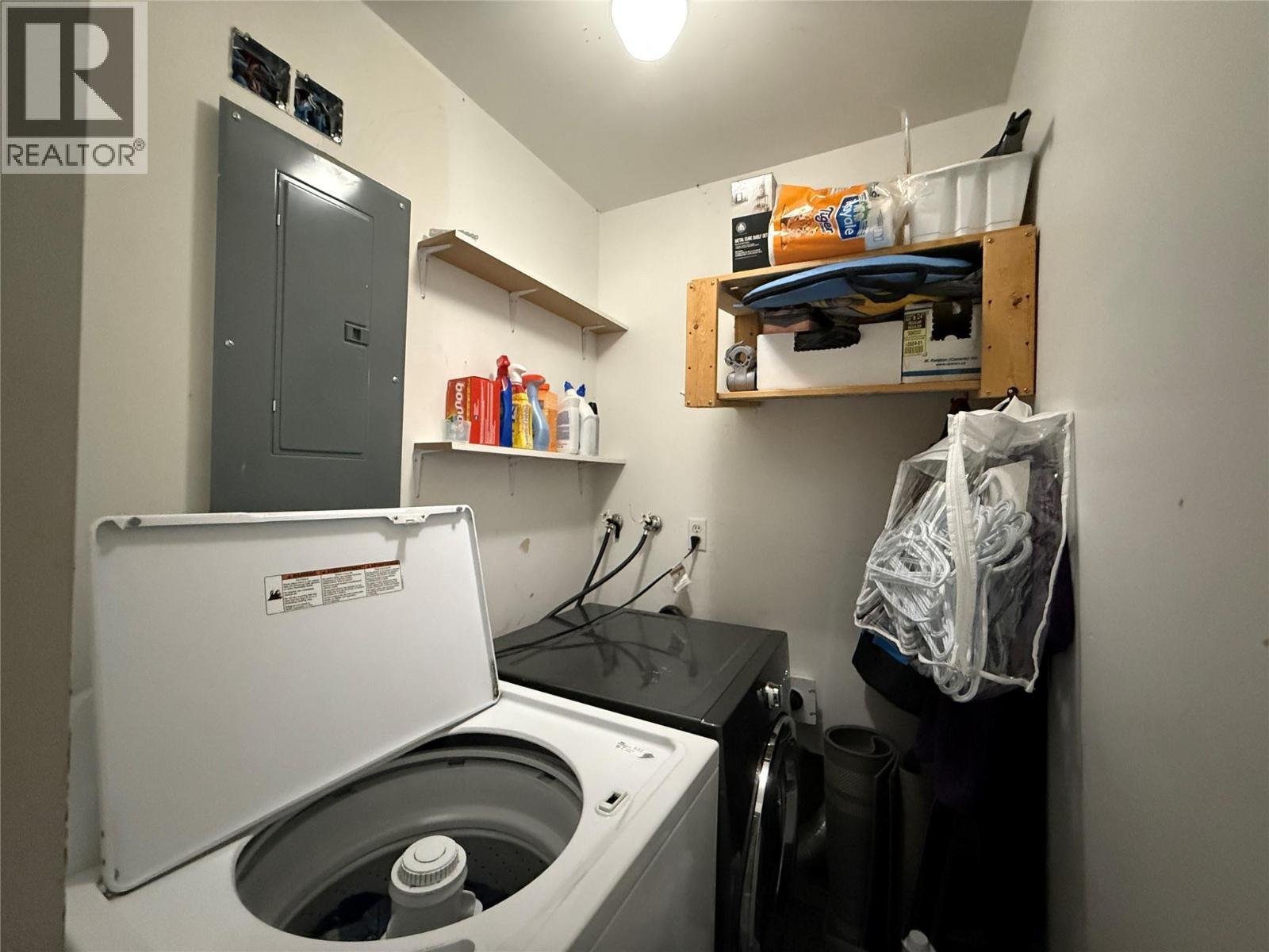 455 Richards Street W, Nelson, BC - Indoor Photo Showing Laundry Room
