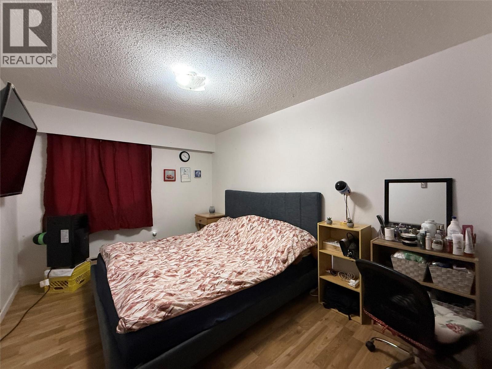 455 Richards Street W, Nelson, BC - Indoor Photo Showing Bedroom