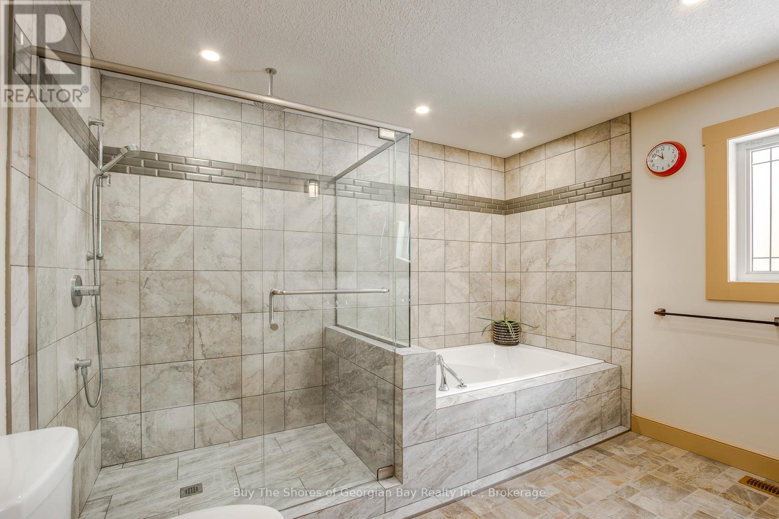 399 Dawson'S Side Road, Tiny, ON - Indoor Photo Showing Bathroom