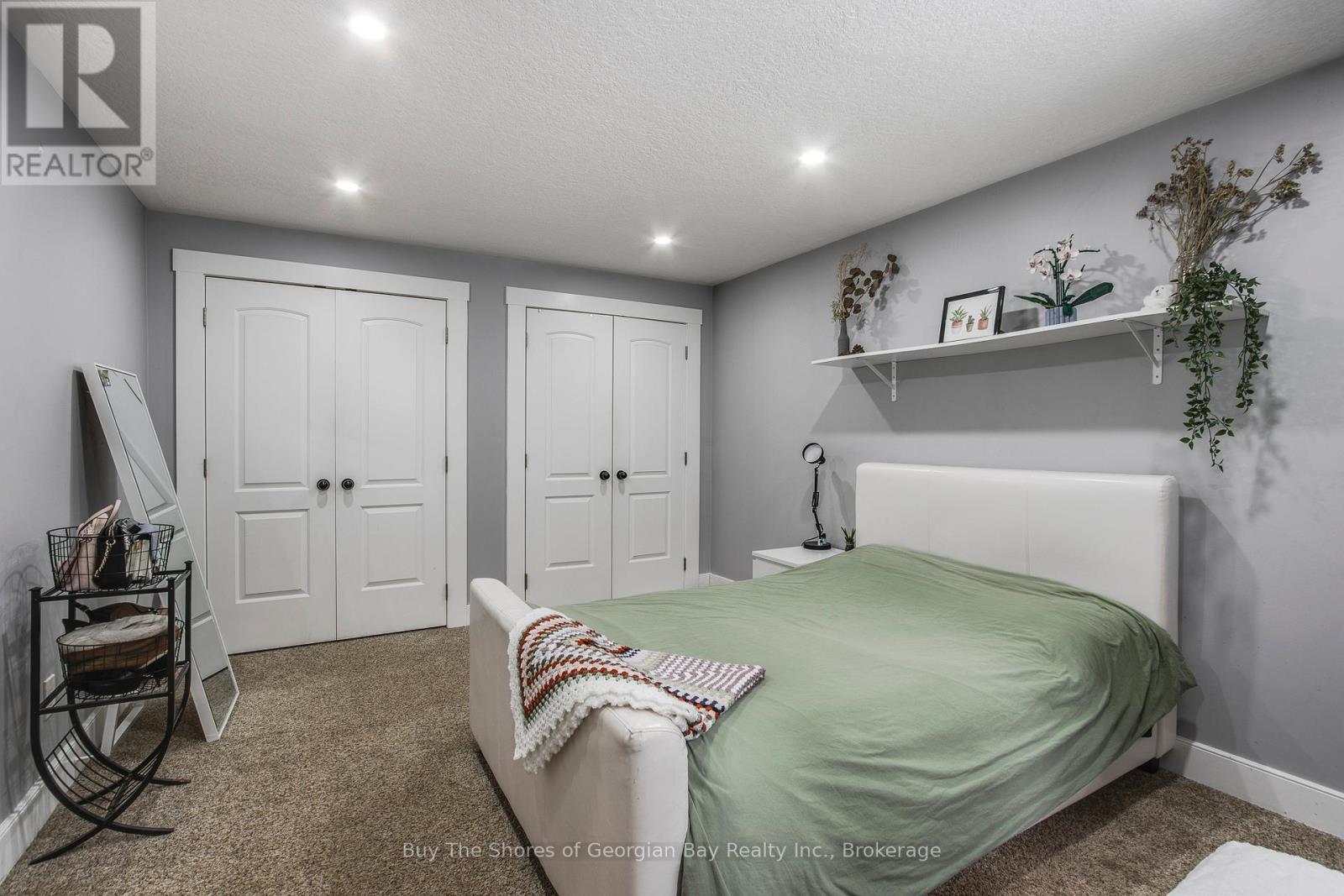 399 Dawson'S Side Road, Tiny, ON - Indoor Photo Showing Bedroom