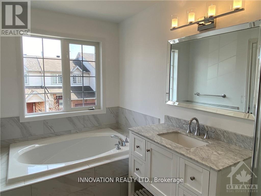 16 Santa Cruz Private, Ottawa, ON - Indoor Photo Showing Bathroom