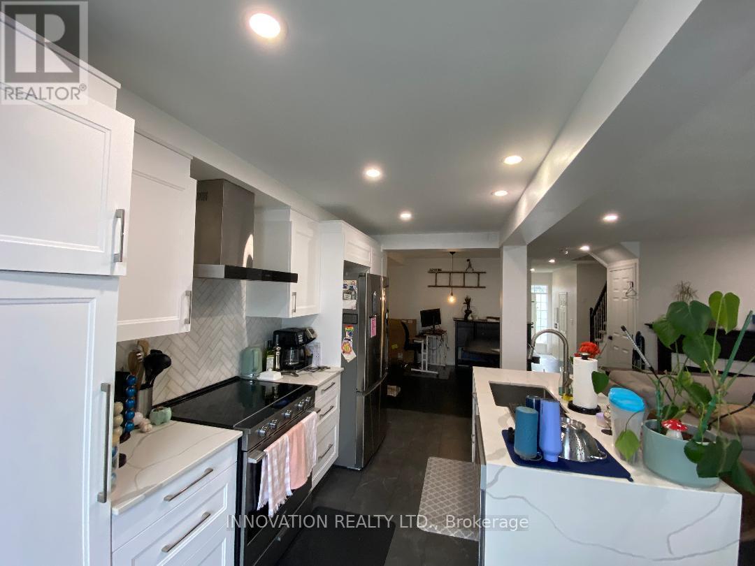 16 Santa Cruz Private, Ottawa, ON - Indoor Photo Showing Kitchen