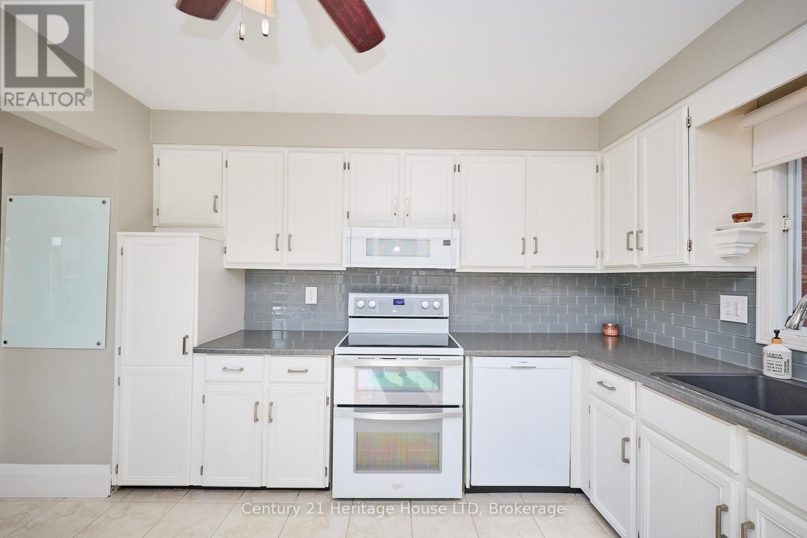 57 Keefer Road, Thorold (Confederation Heights), ON - Indoor Photo Showing Kitchen