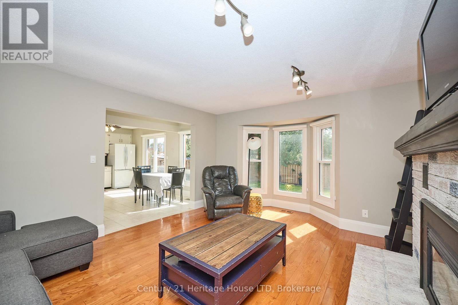 57 Keefer Road, Thorold (Confederation Heights), ON - Indoor Photo Showing Living Room With Fireplace