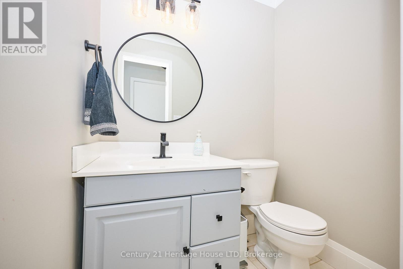 57 Keefer Road, Thorold (Confederation Heights), ON - Indoor Photo Showing Bathroom