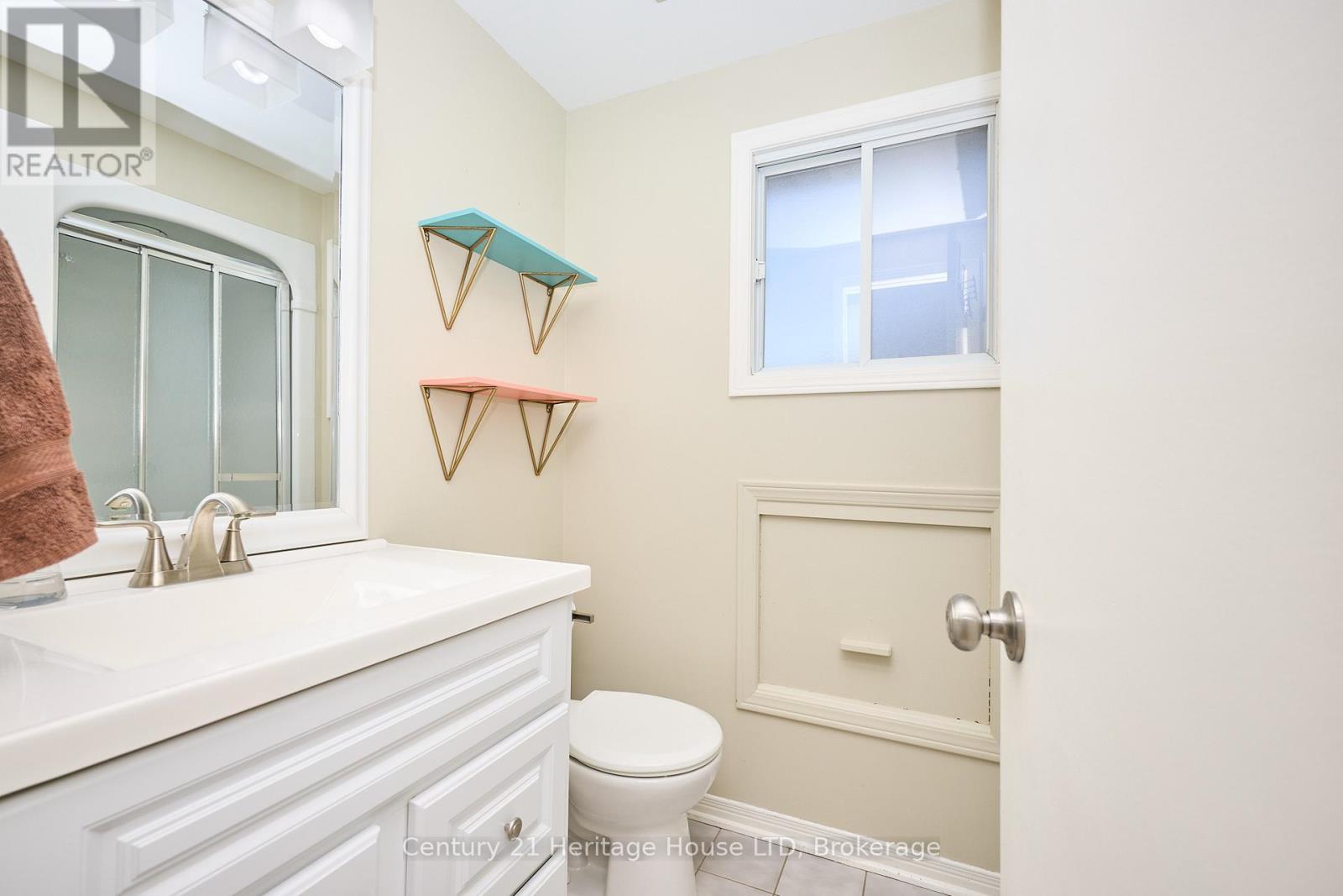 57 Keefer Road, Thorold (Confederation Heights), ON - Indoor Photo Showing Bathroom