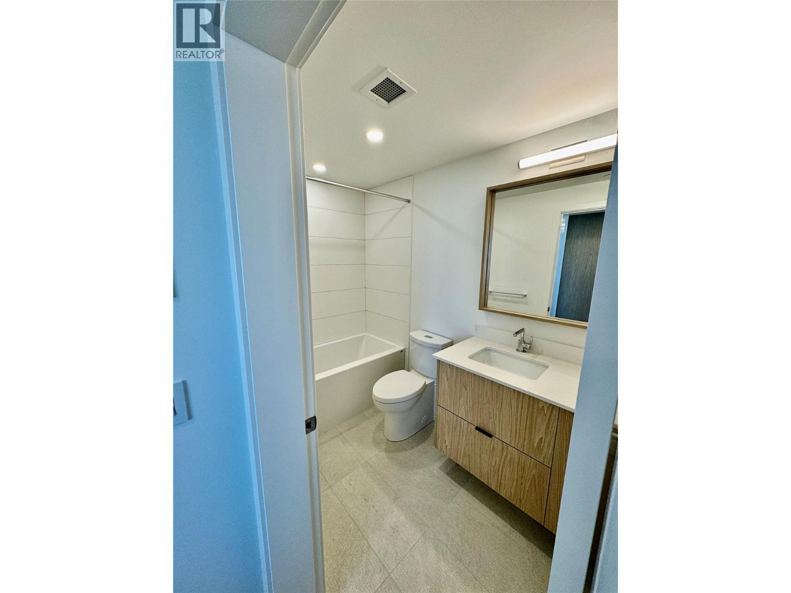 1488 Bertram Street Unit# 2110, Kelowna, BC - Indoor Photo Showing Bathroom