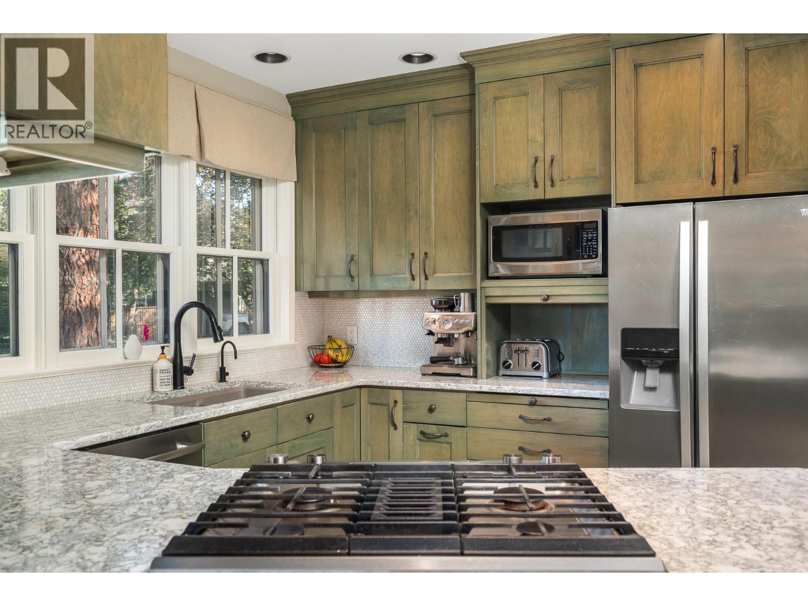 2202 26 Street, Vernon, BC - Indoor Photo Showing Kitchen With Upgraded Kitchen