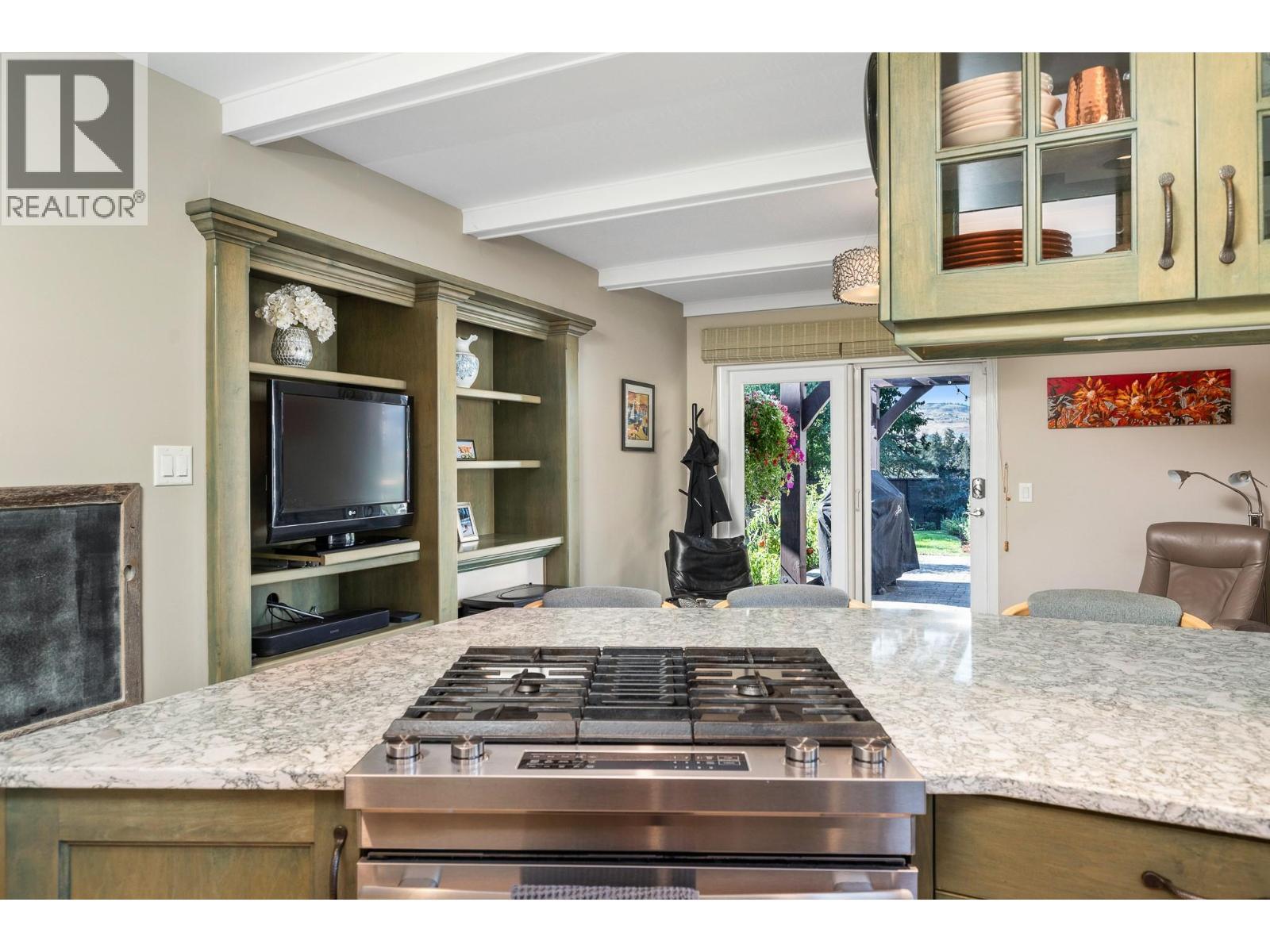 2202 26 Street, Vernon, BC - Indoor Photo Showing Kitchen With Upgraded Kitchen