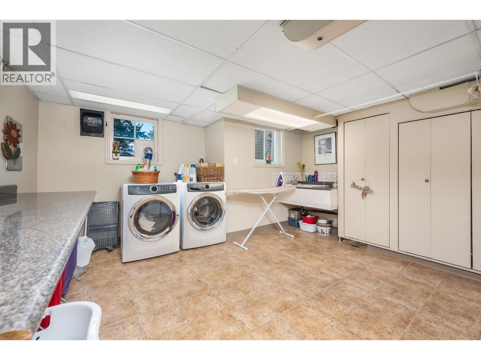 2202 26 Street, Vernon, BC - Indoor Photo Showing Laundry Room