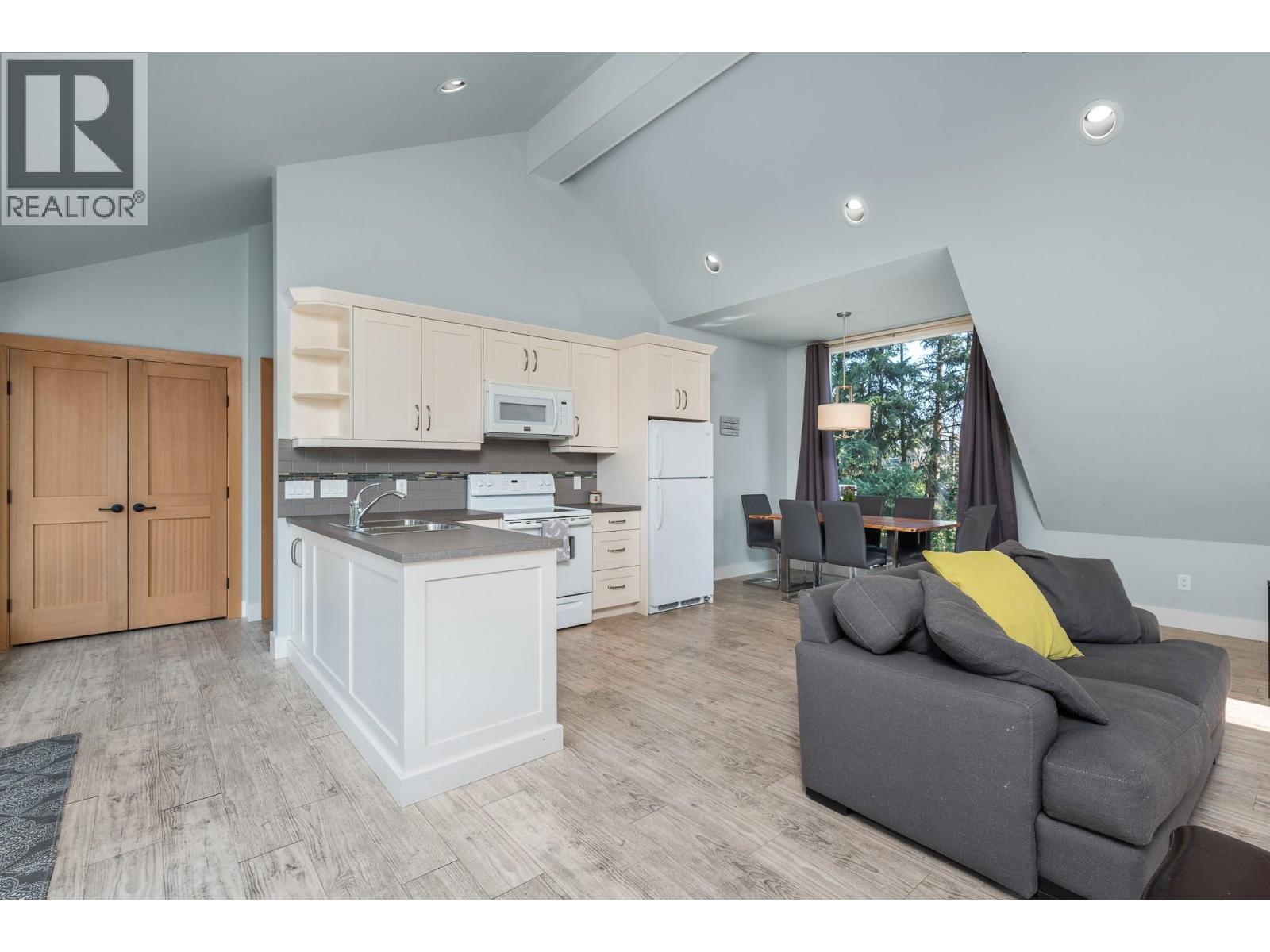 2202 26 Street, Vernon, BC - Indoor