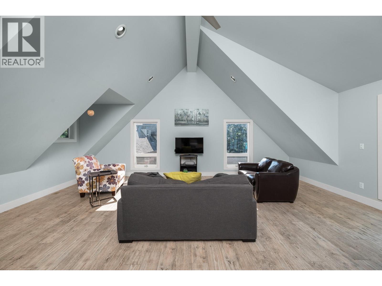 2202 26 Street, Vernon, BC - Indoor