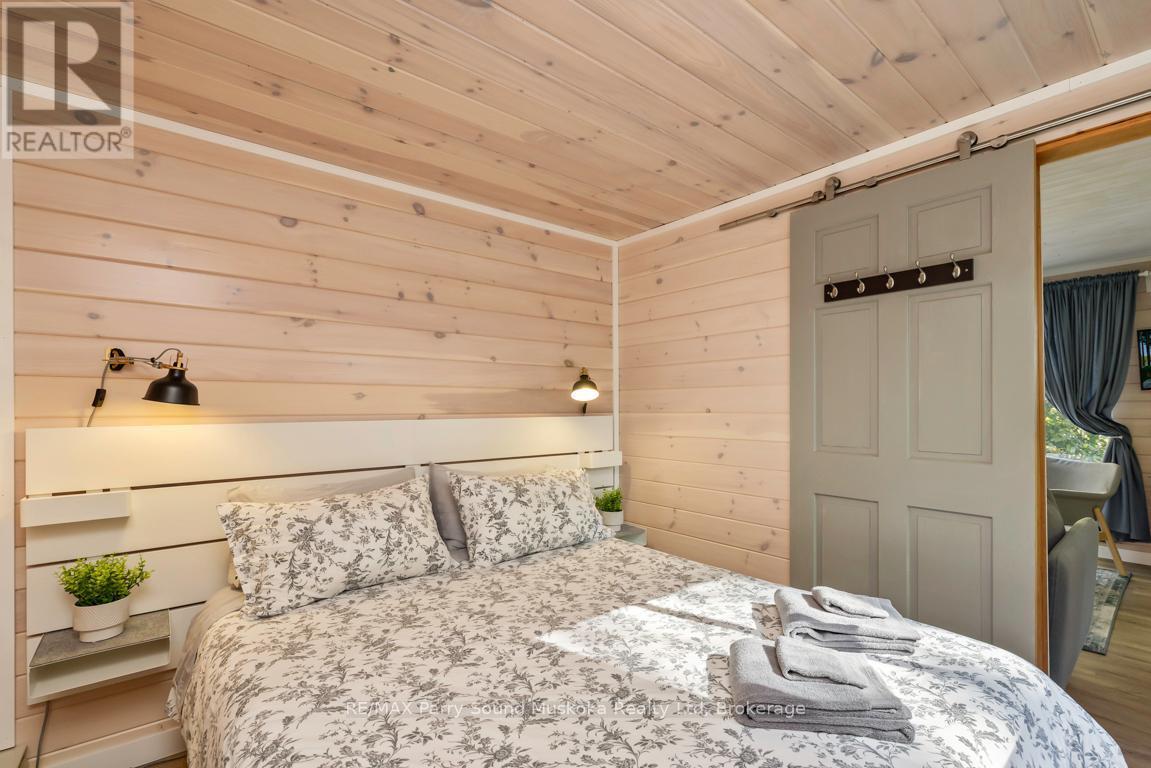 78 Captain Estates Road, Whitestone (Hagerman), ON - Indoor Photo Showing Bedroom