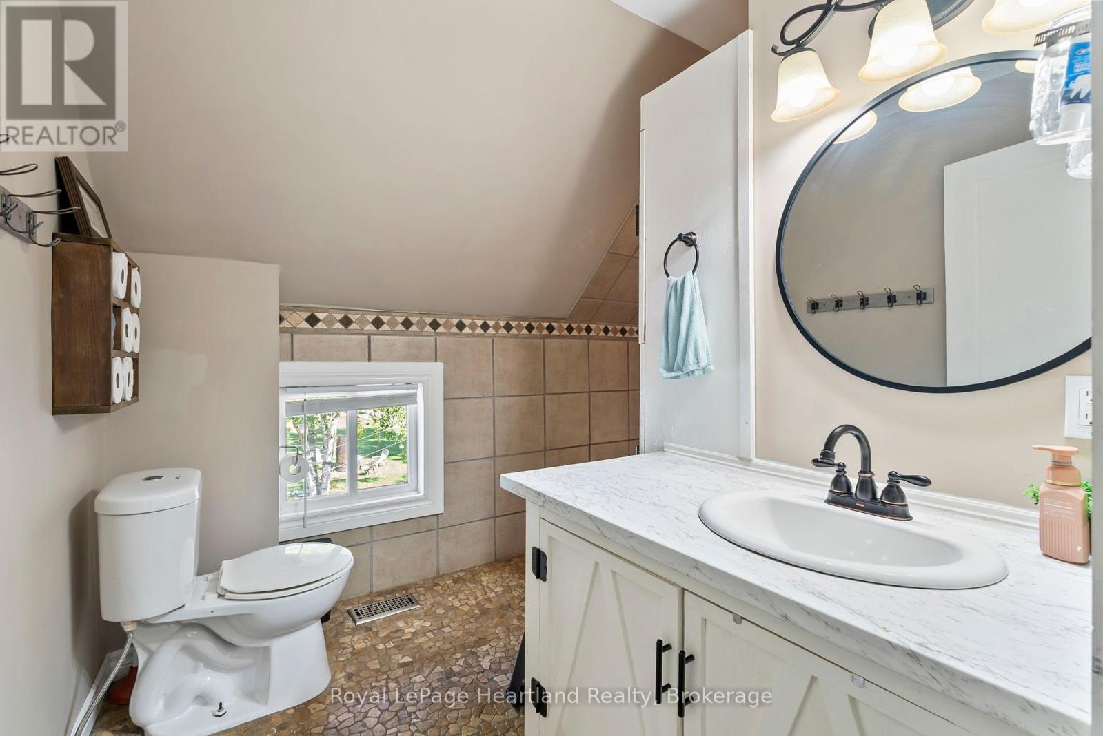 555 Raglan Street, Minto, ON - Indoor Photo Showing Bathroom