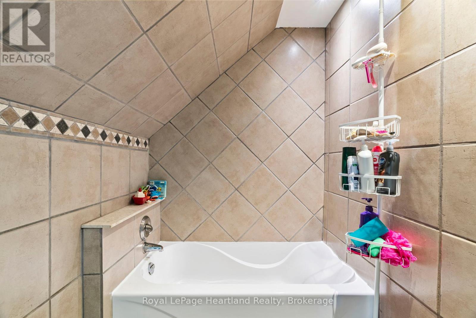555 Raglan Street, Minto, ON - Indoor Photo Showing Bathroom