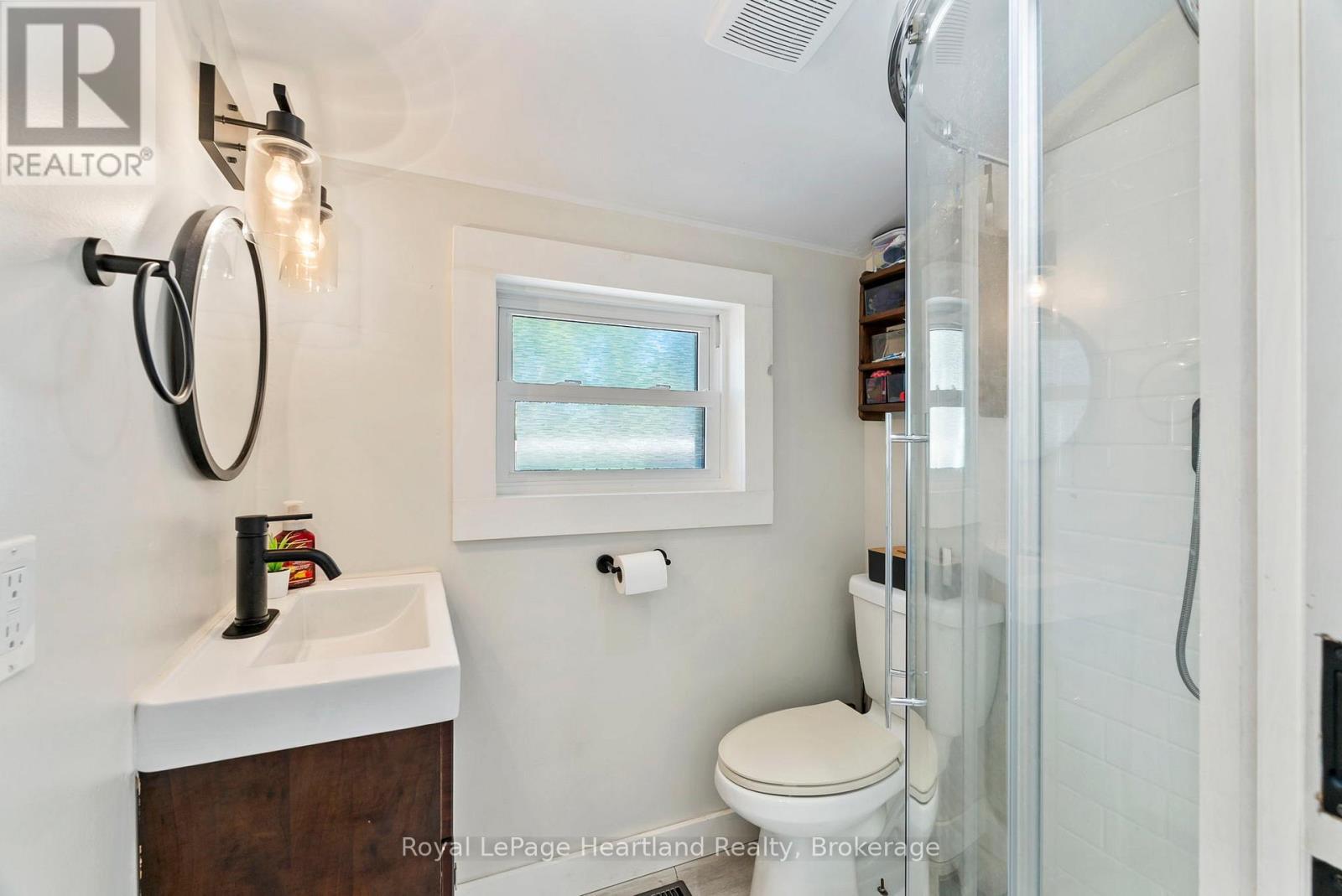 555 Raglan Street, Minto, ON - Indoor Photo Showing Bathroom