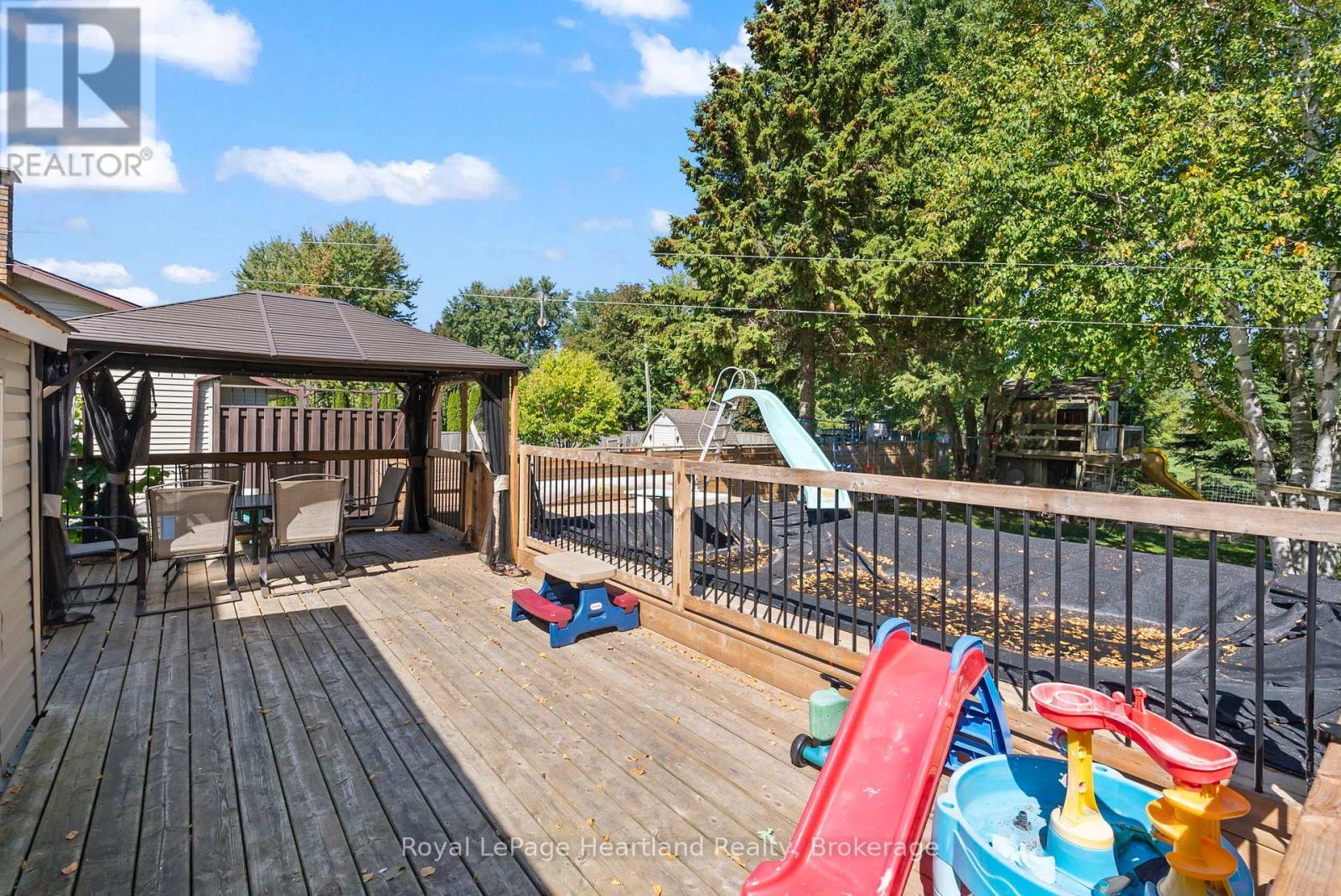 555 Raglan Street, Minto, ON - Outdoor With Deck Patio Veranda