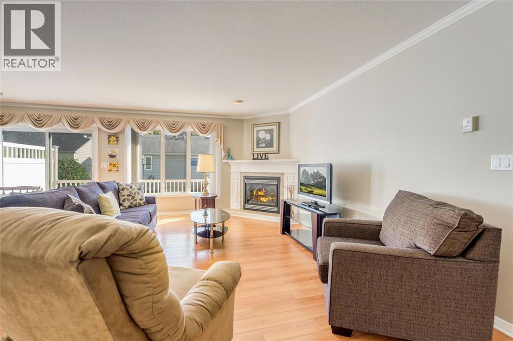 5700 Blackwell Sideroad Unit# 328, Sarnia, ON - Indoor Photo Showing Living Room With Fireplace