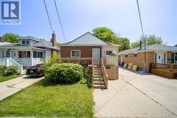246 RUSSELL STREET Sarnia, ON N7T 3L8