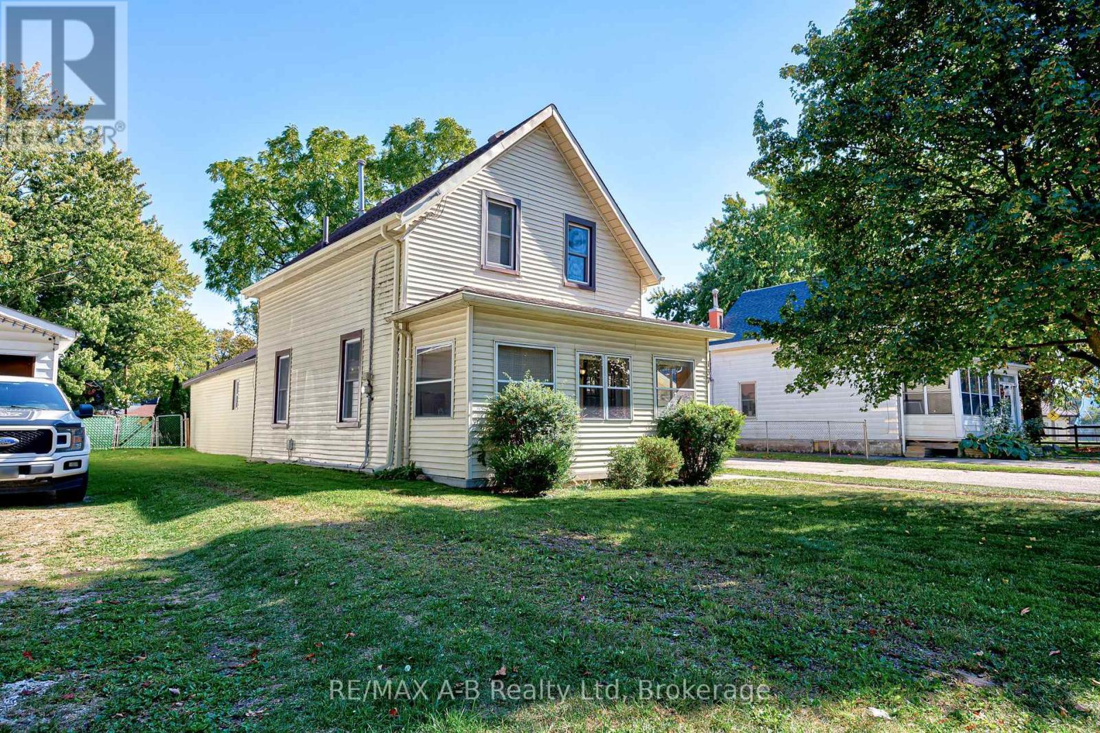 137 Dufferin Street, Stratford, ON - Outdoor