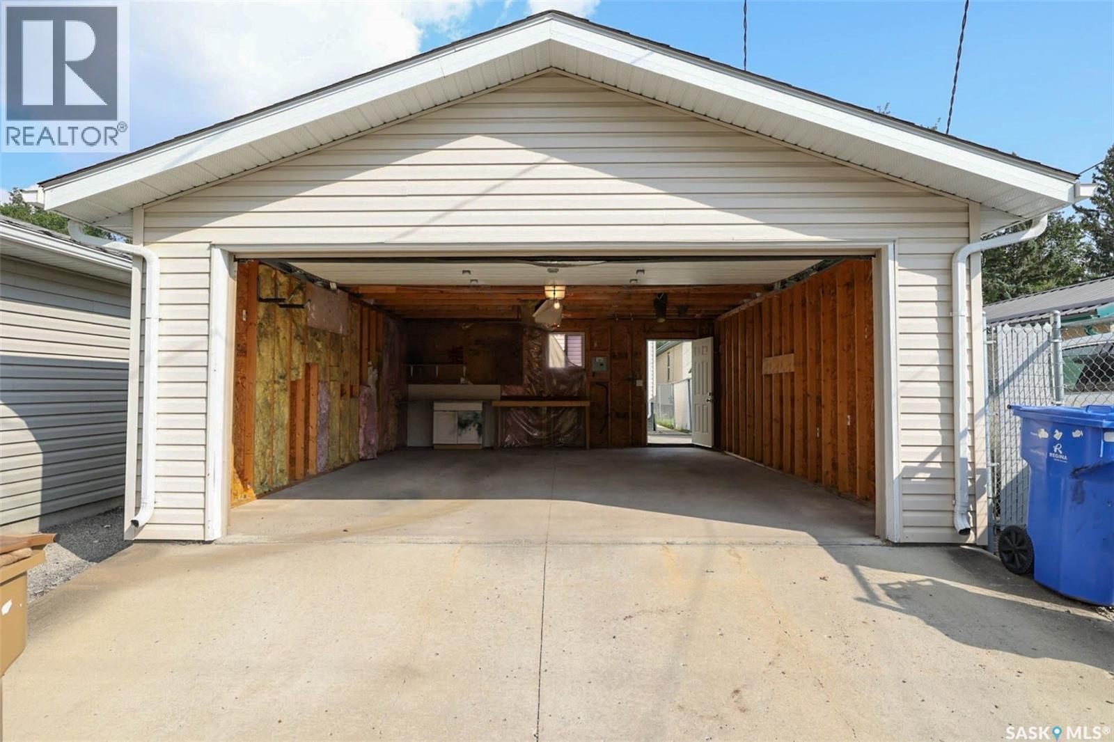 348 Robinson Street, Regina, SK - Outdoor With Exterior