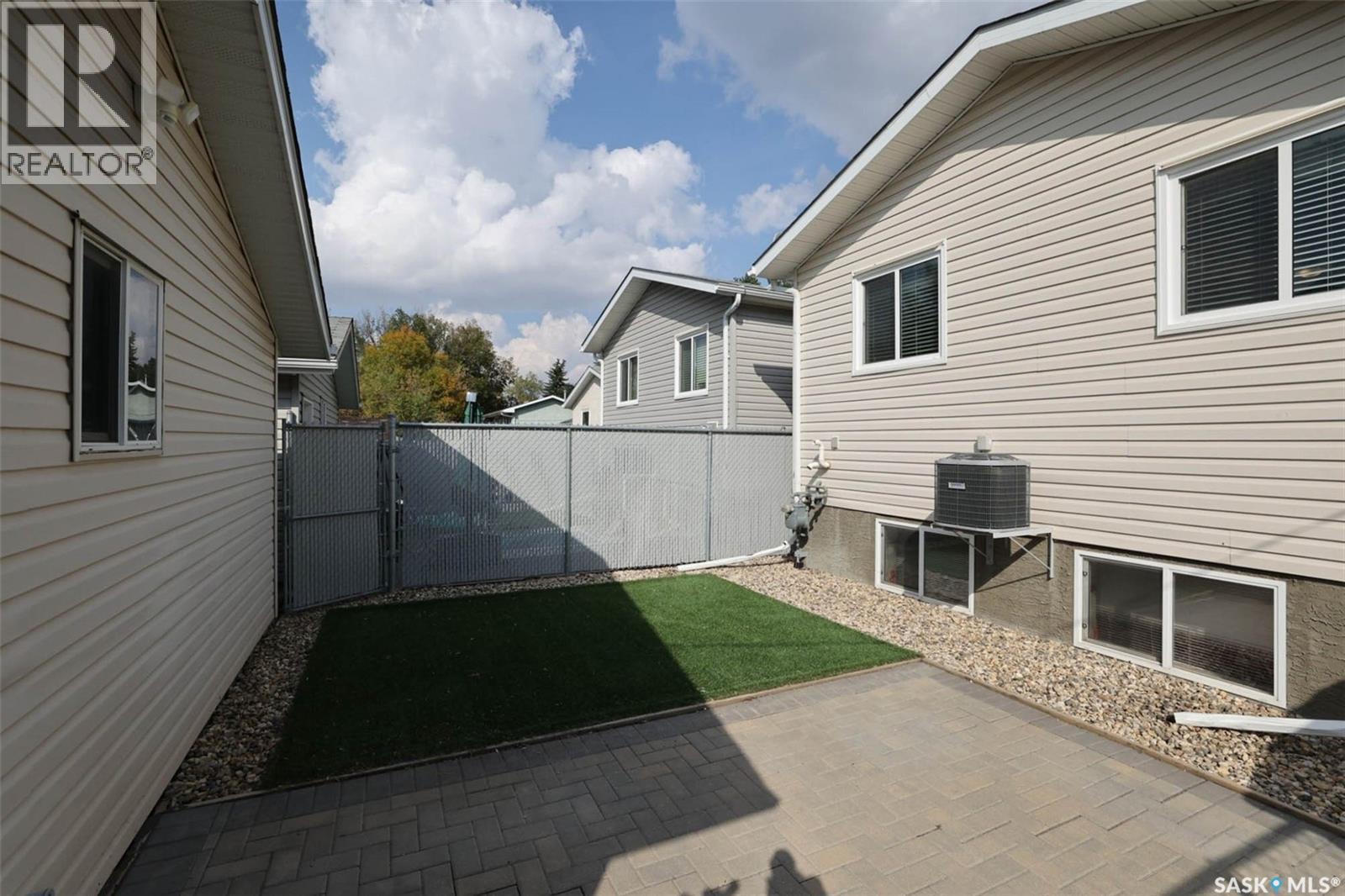 348 Robinson Street, Regina, SK - Outdoor With Exterior