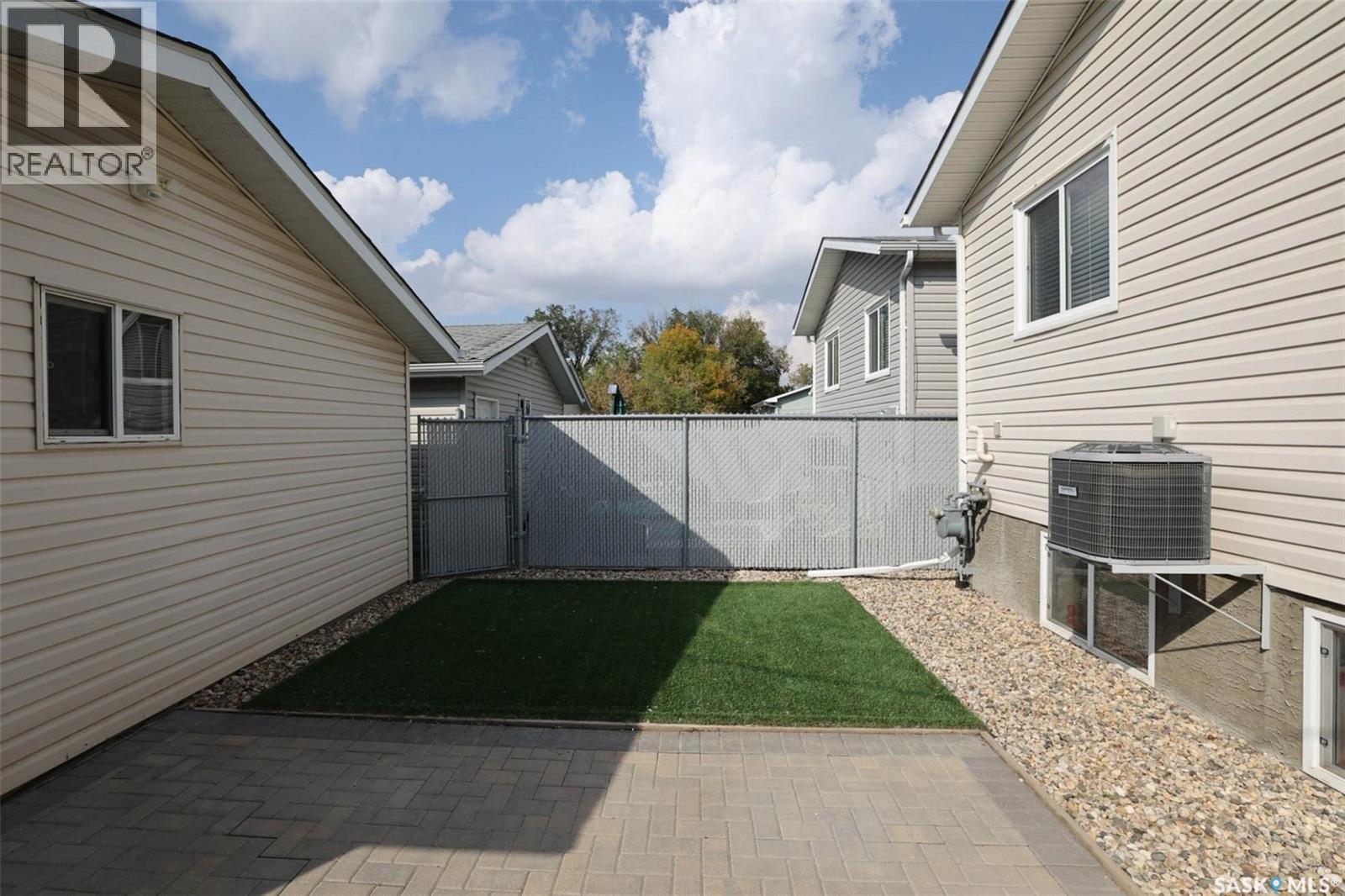 348 Robinson Street, Regina, SK - Outdoor With Exterior