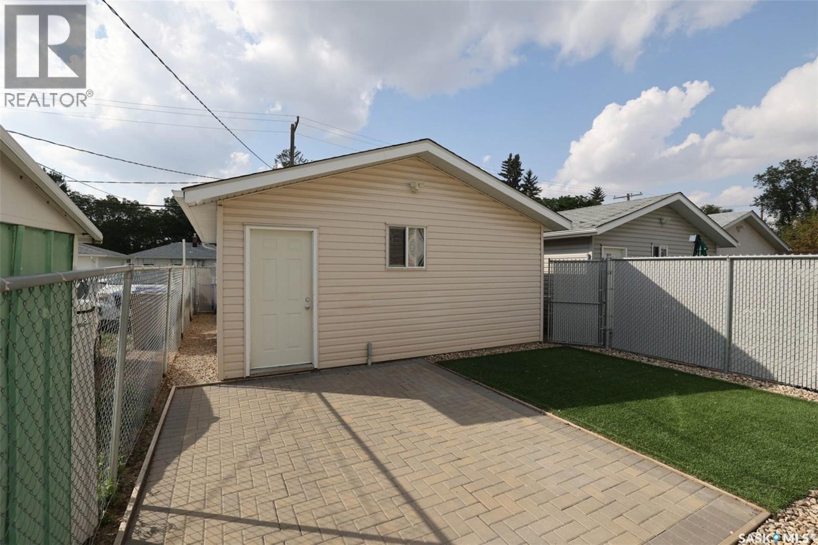 348 Robinson Street, Regina, SK - Outdoor With Exterior
