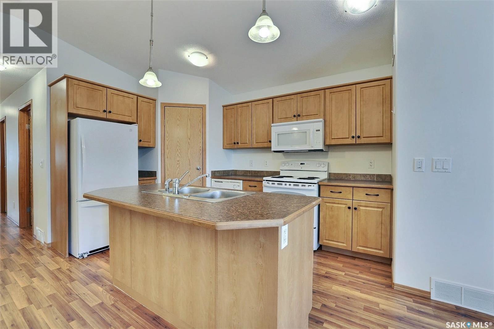 348 Robinson Street, Regina, SK - Indoor Photo Showing Kitchen With Double Sink
