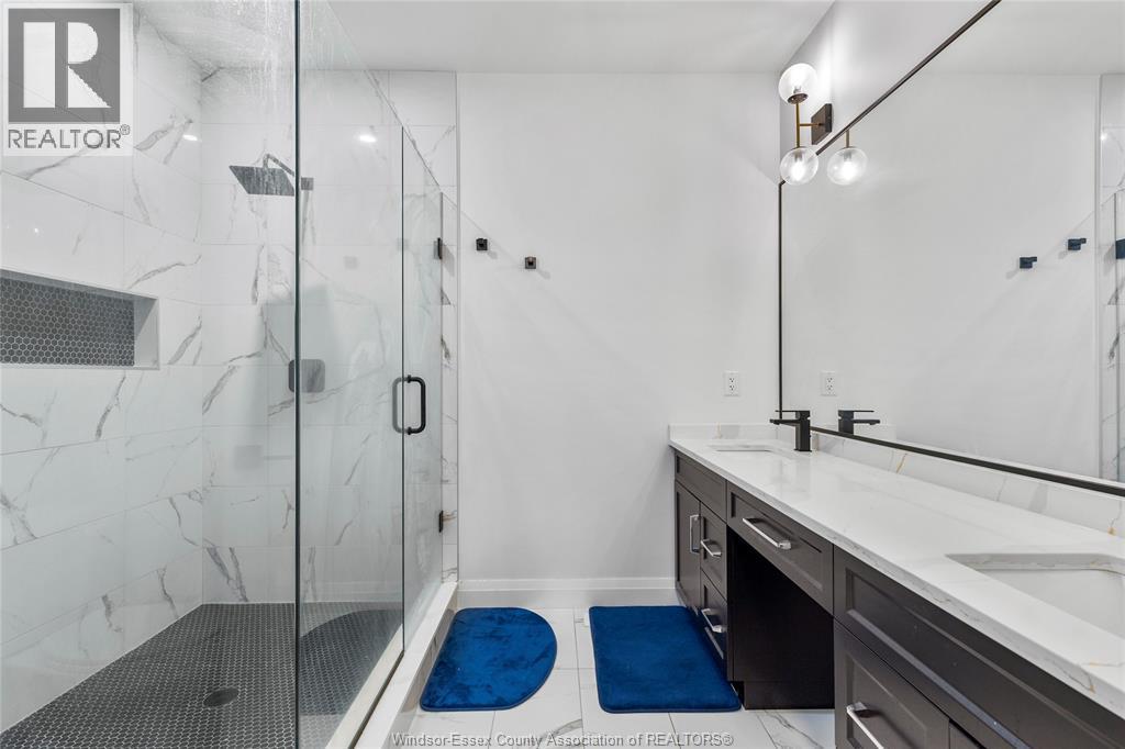 395 Caserta, Lakeshore, ON - Indoor Photo Showing Bathroom