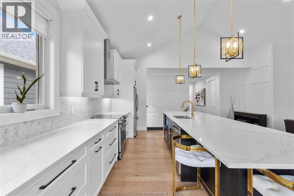 395 Caserta, Lakeshore, ON - Indoor Photo Showing Kitchen With Upgraded Kitchen